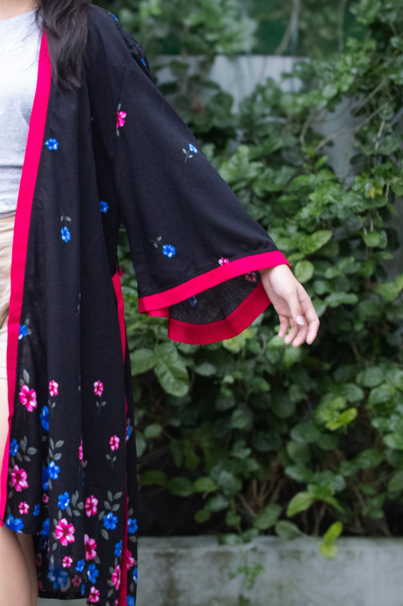 ✦ Midnight Florescence – Floral-Printed Black Cotton Kimono