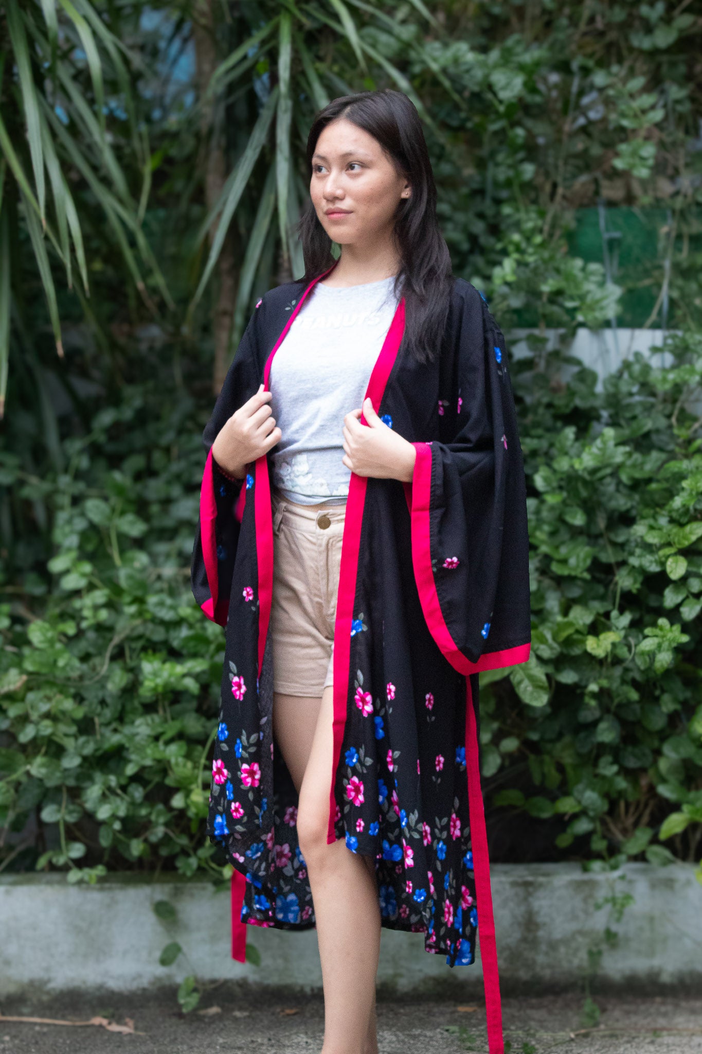 ✦ Midnight Florescence – Floral-Printed Black Cotton Kimono
