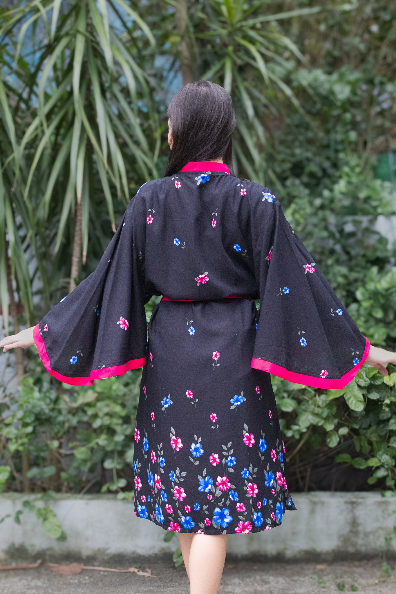 ✦ Midnight Florescence – Floral-Printed Black Cotton Kimono