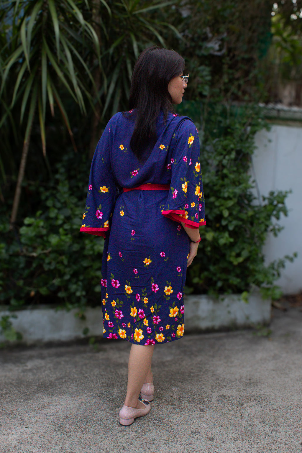 ✦ Midnight Petal Butterfly – Super Soft Navy Blue Floral Cotton Kimono with Butterfly-Sleeves