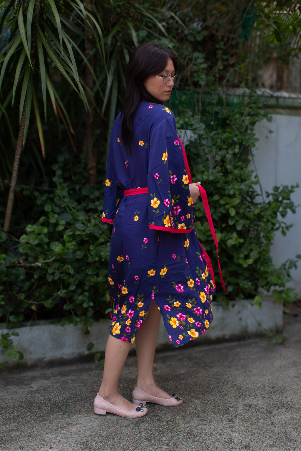 ✦ Midnight Petal Butterfly – Super Soft Navy Blue Floral Cotton Kimono with Butterfly-Sleeves