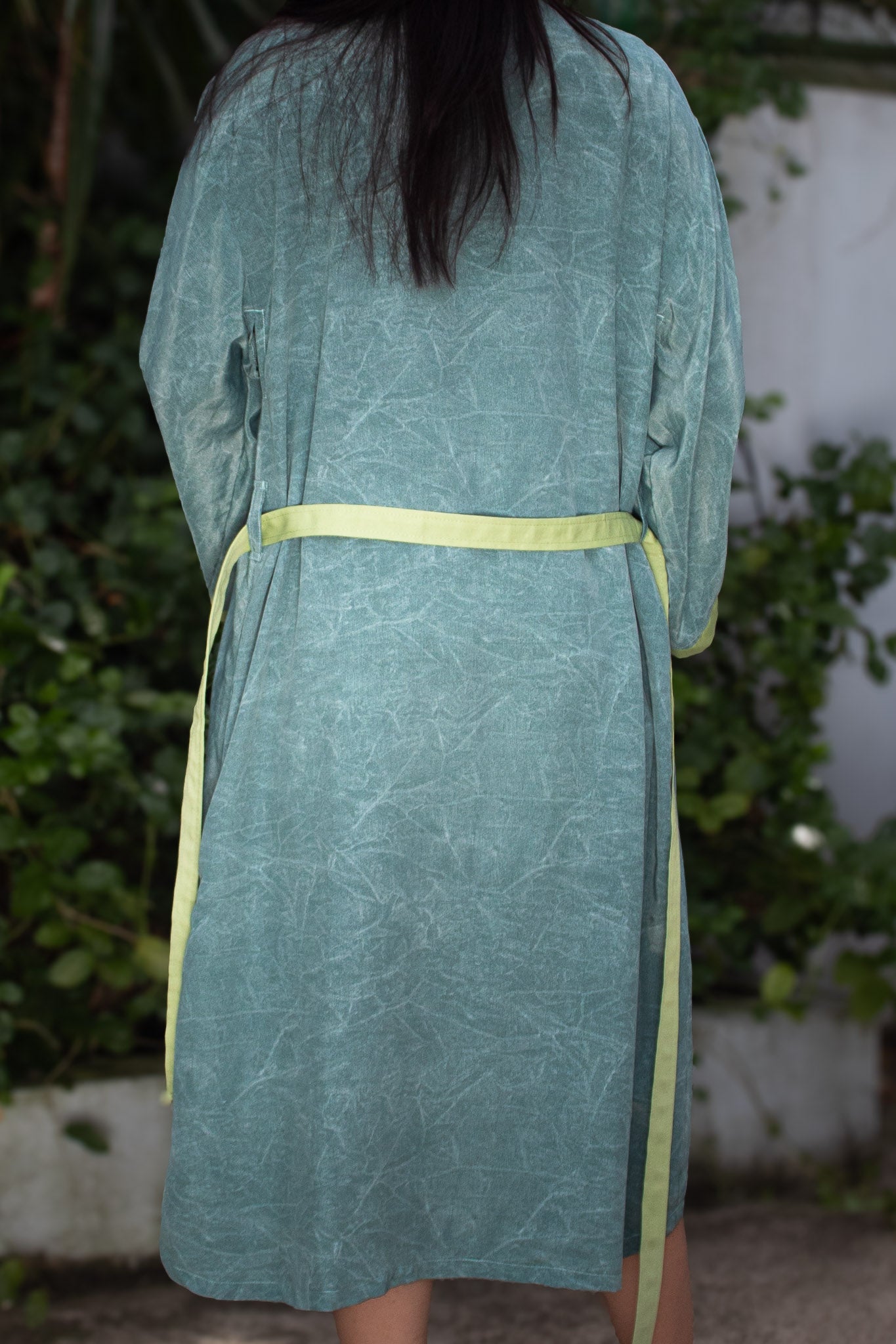 ✦ Marble Mornings – Mid-Length Marbled Teal Cotton Kimono in Crisp Olive Edge Trim