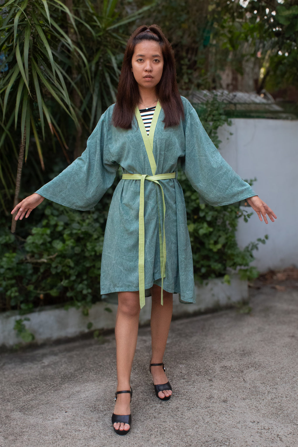 ✦ Marble Mornings – Mid-Length Marbled Teal Cotton Kimono in Crisp Olive Edge Trim