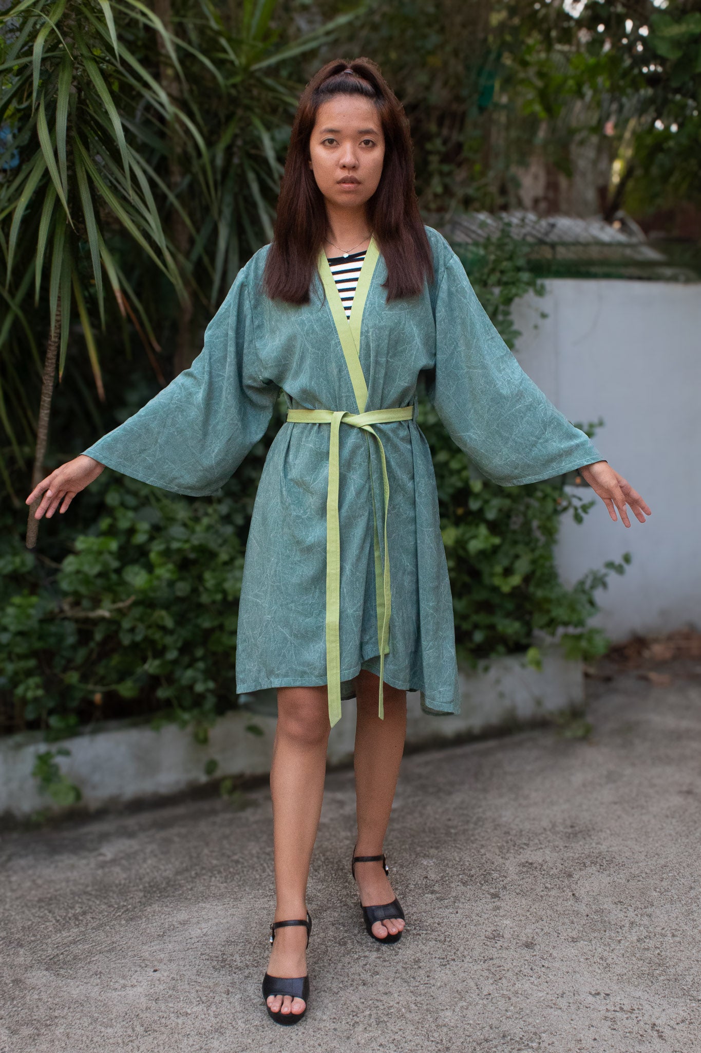 ✦ Marble Mornings – Mid-Length Marbled Teal Cotton Kimono in Crisp Olive Edge Trim