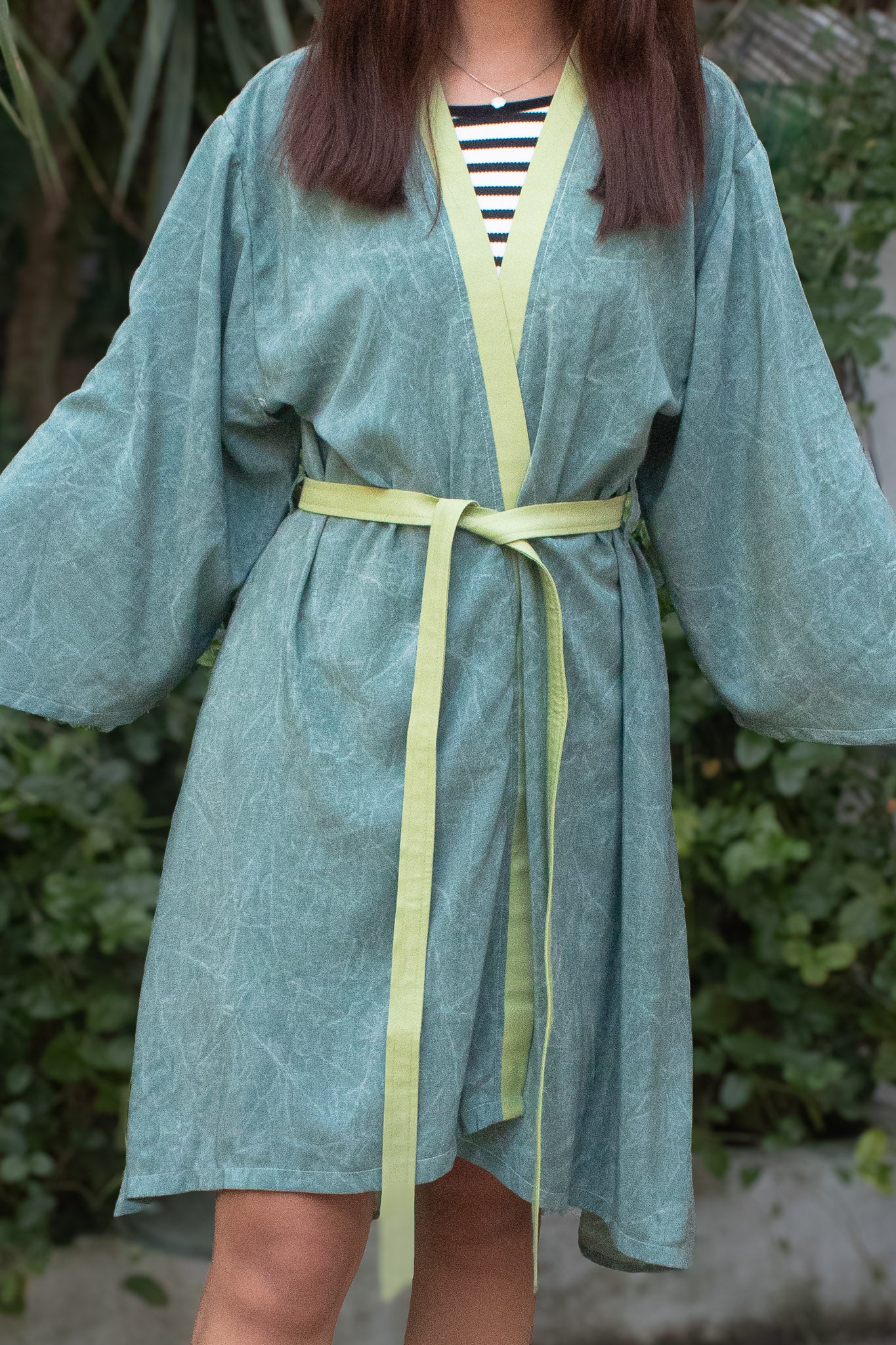 ✦ Marble Mornings – Mid-Length Marbled Teal Cotton Kimono in Crisp Olive Edge Trim