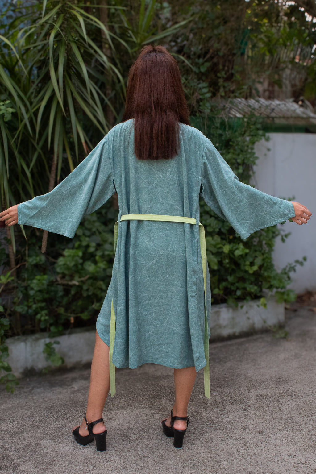 ✦ Marble Mornings – Mid-Length Marbled Teal Cotton Kimono in Crisp Olive Edge Trim
