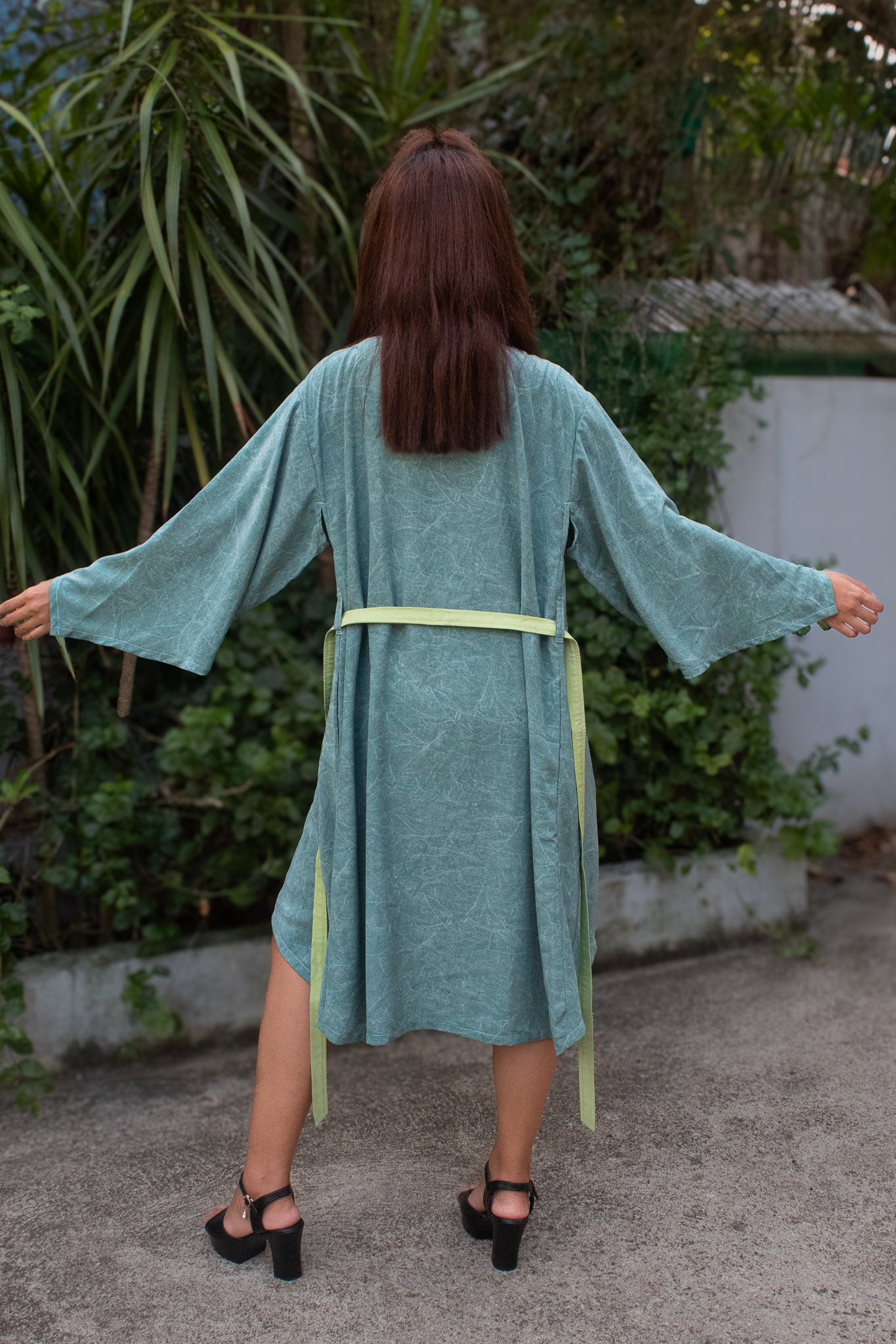 ✦ Marble Mornings – Mid-Length Marbled Teal Cotton Kimono in Crisp Olive Edge Trim