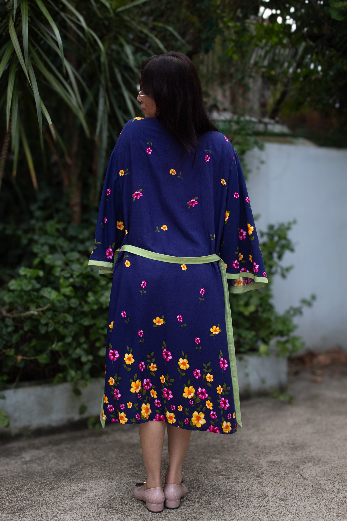 ✦ Midnight Petal Butterfly – Super Soft Navy Blue Floral Cotton Kimono with Butterfly-Sleeves