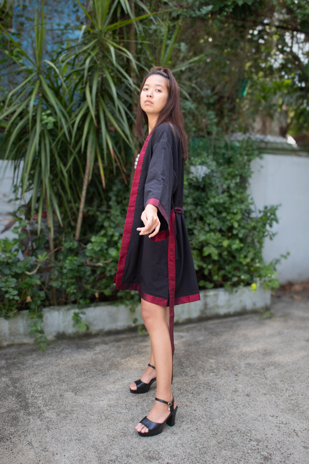 ✦ Shadow Grove – Sleek Textured Black Kimono with Elegant & Shiny Color Accents