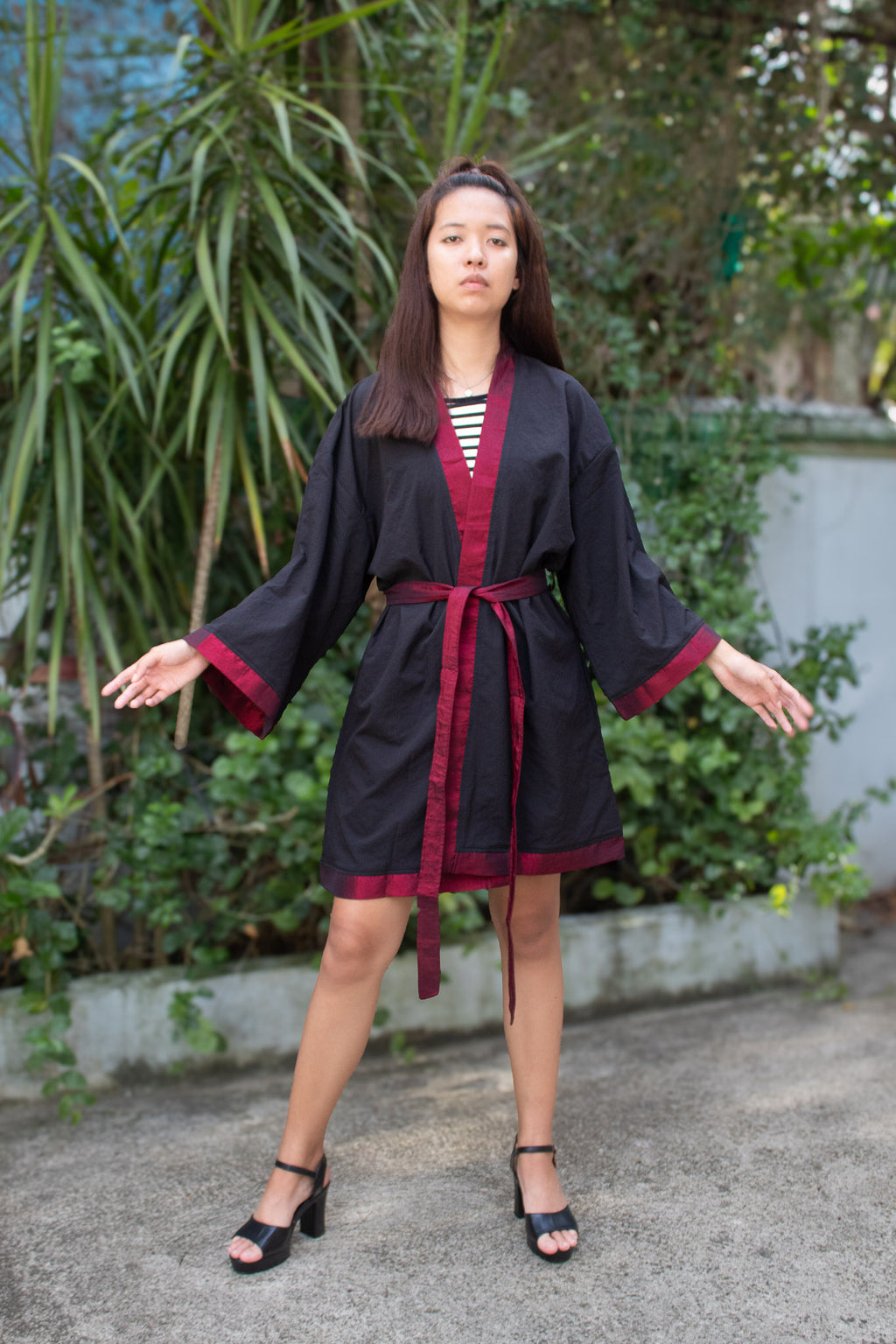 ✦ Shadow Grove – Sleek Textured Black Kimono with Elegant & Shiny Color Accents