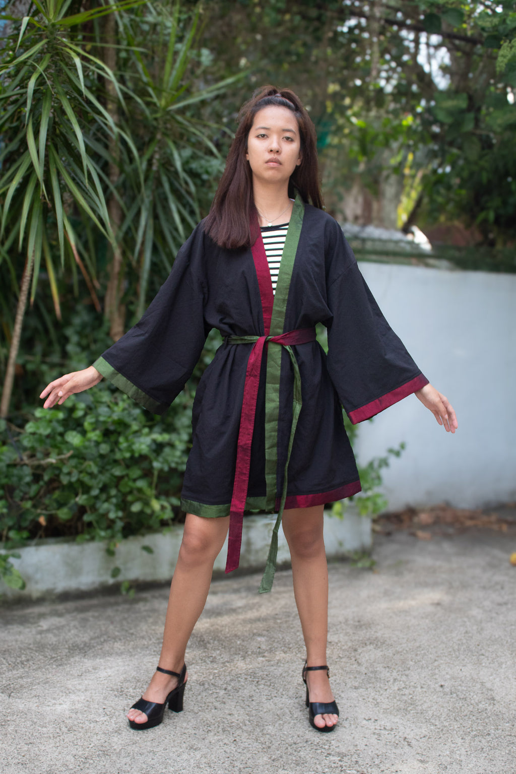 ✦ Shadow Grove – Sleek Textured Black Kimono with Elegant & Shiny Color Accents