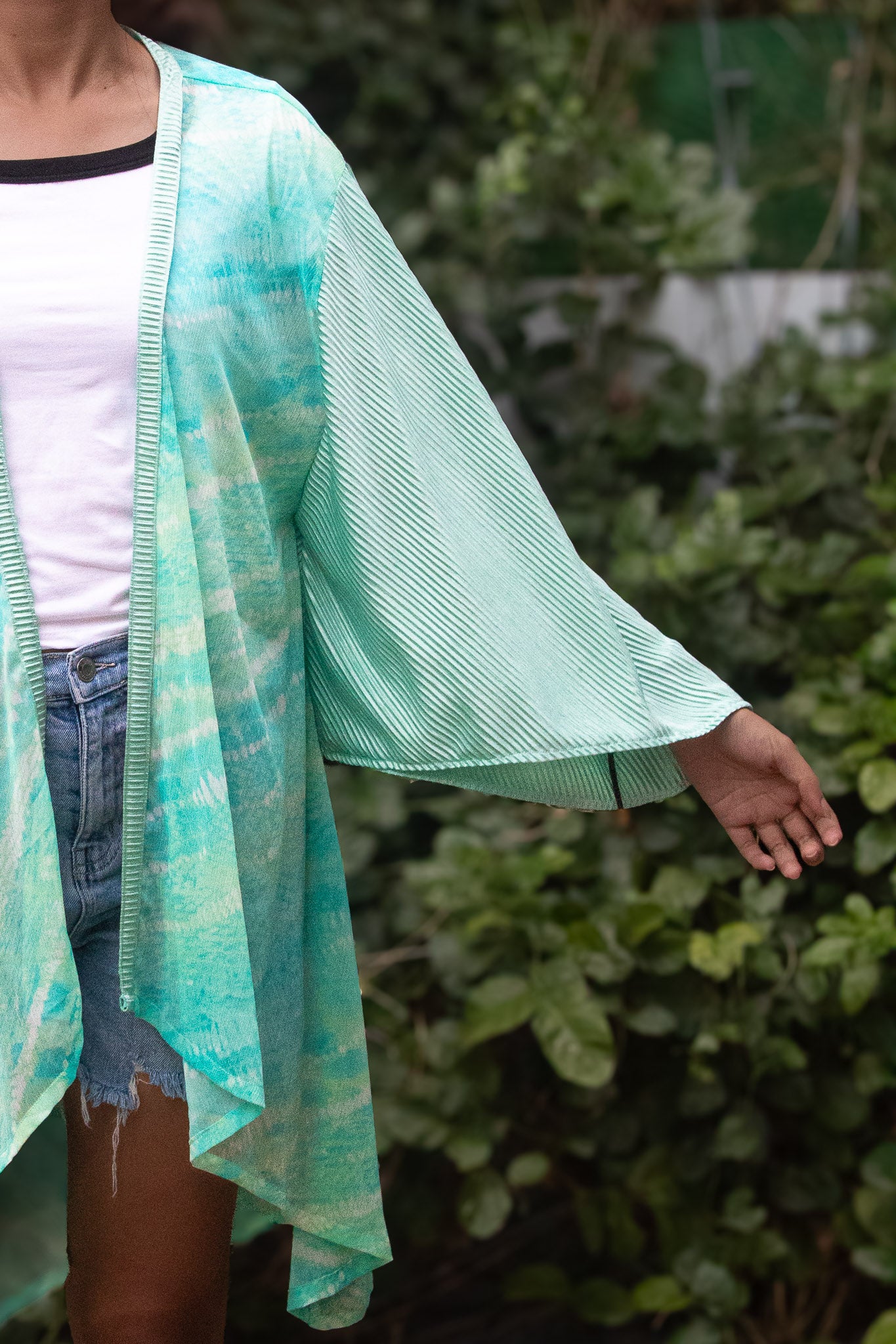 ✦ Seafoam Flow – Ozeanischer Mint-Chiffon-Kimono mit plissierten Mint-Ärmeln