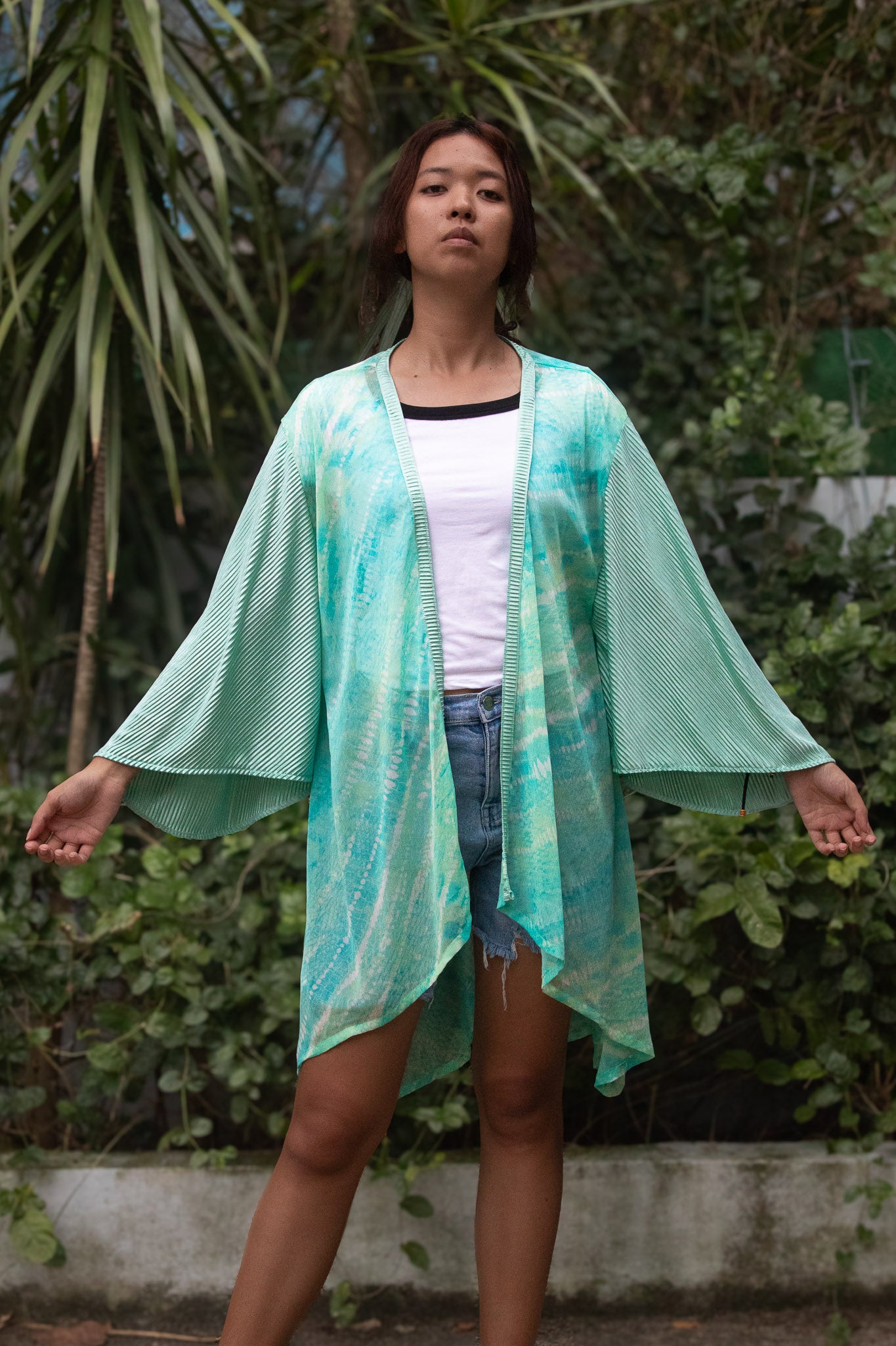✦ Seafoam Flow – Ozeanischer Mint-Chiffon-Kimono mit plissierten Mint-Ärmeln