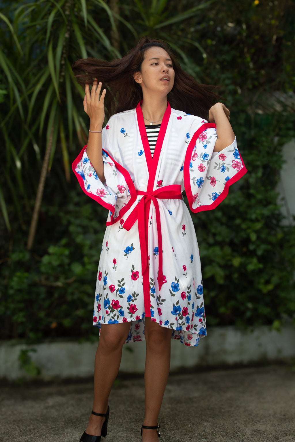 ✦ Bloomtrail Butterfly (Mid-Length) – White Cotton Kimono with Floral Motifs in Matching Accents and Butterfly Sleeves