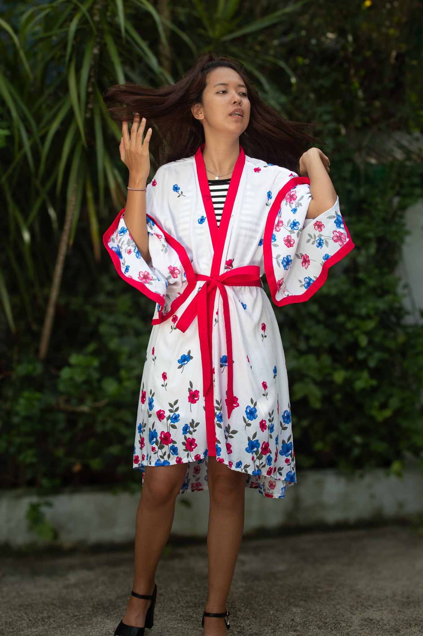 ✦ Bloomtrail Butterfly (Mid-Length) – White Cotton Kimono with Floral Motifs in Matching Accents and Butterfly Sleeves