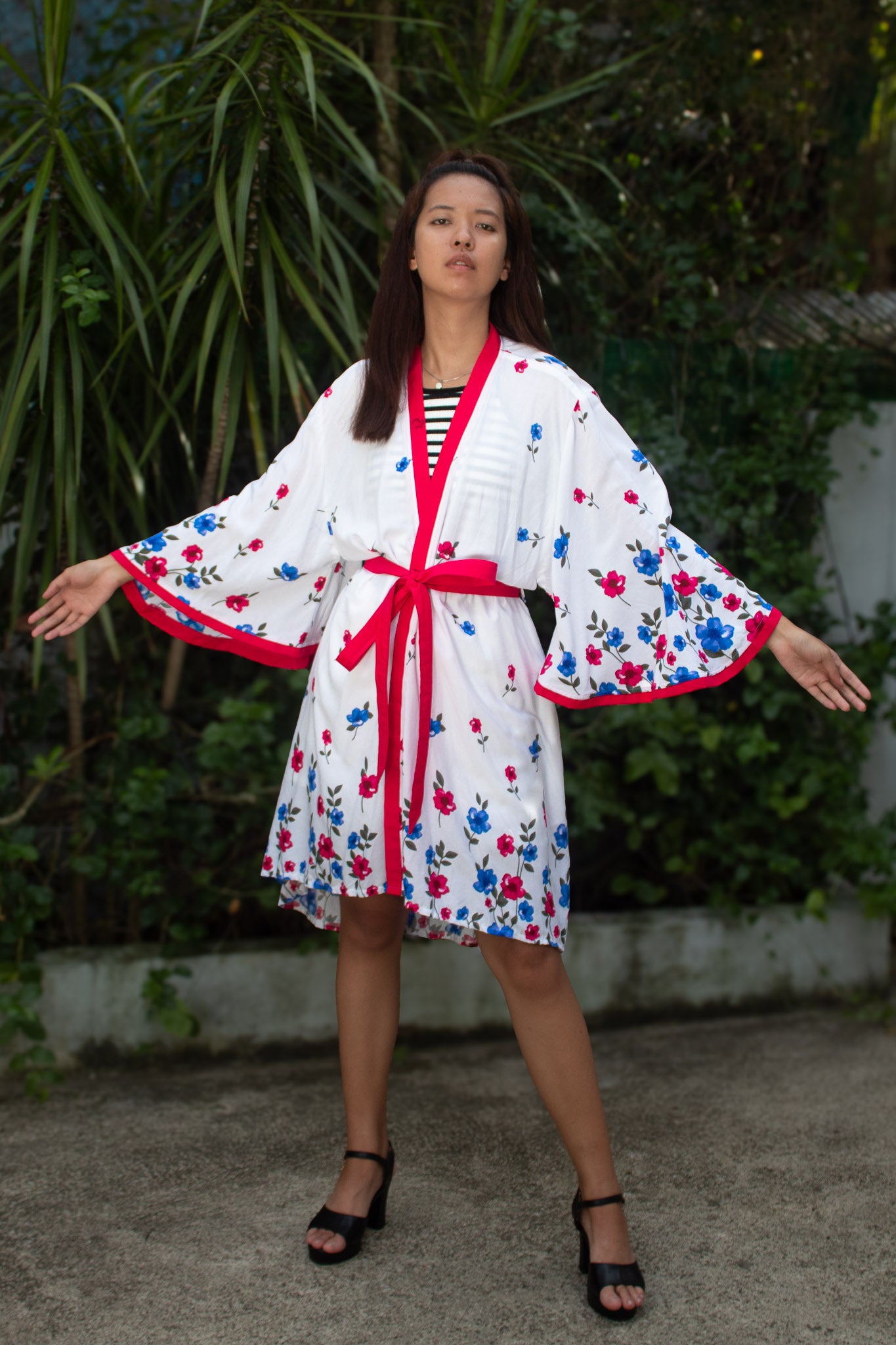 ✦ Bloomtrail Butterfly (Mid-Length) – White Cotton Kimono with Floral Motifs in Matching Accents and Butterfly Sleeves