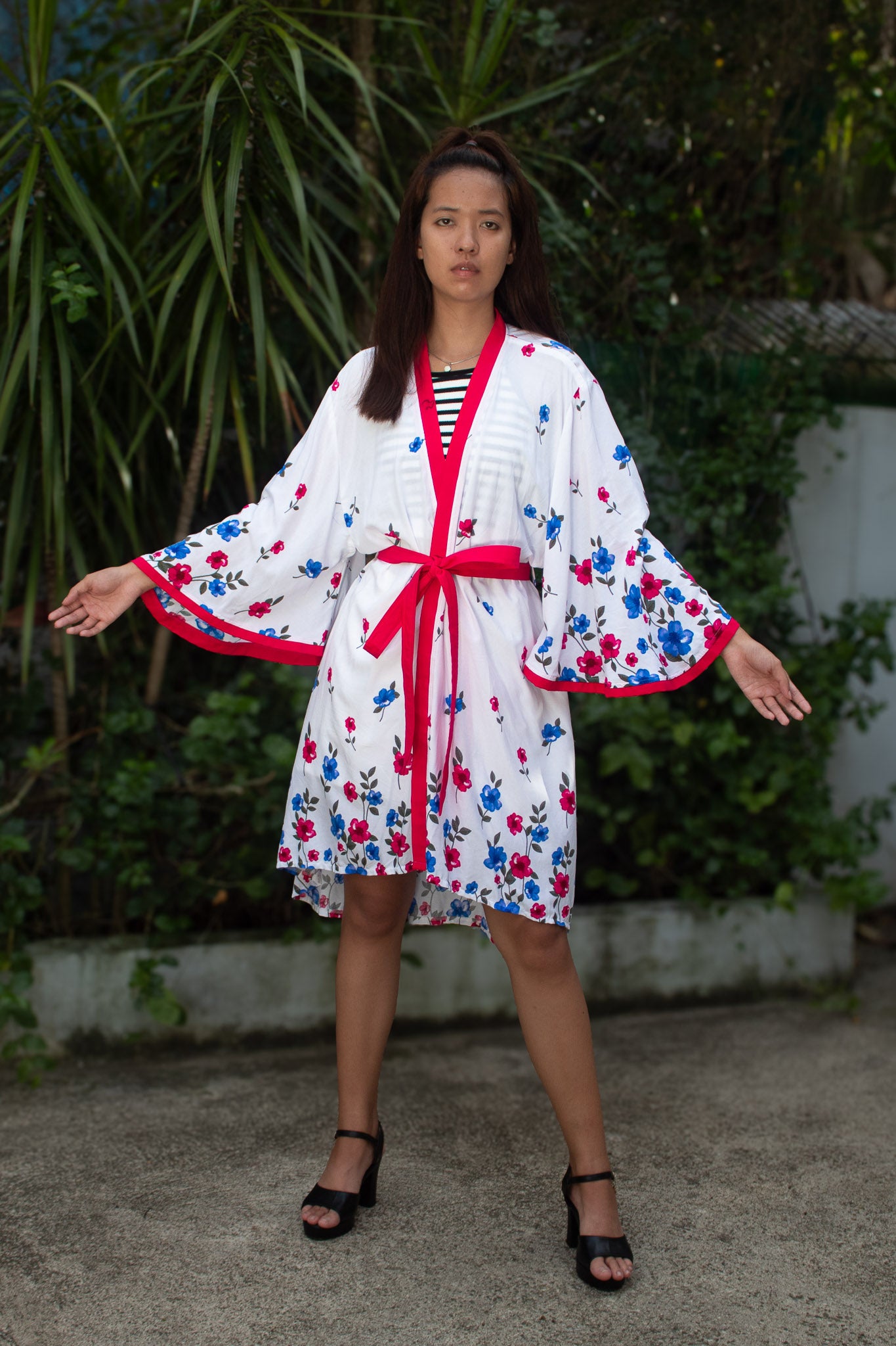 ✦ Bloomtrail Butterfly (Mid-Length) – White Cotton Kimono with Floral Motifs in Matching Accents and Butterfly Sleeves