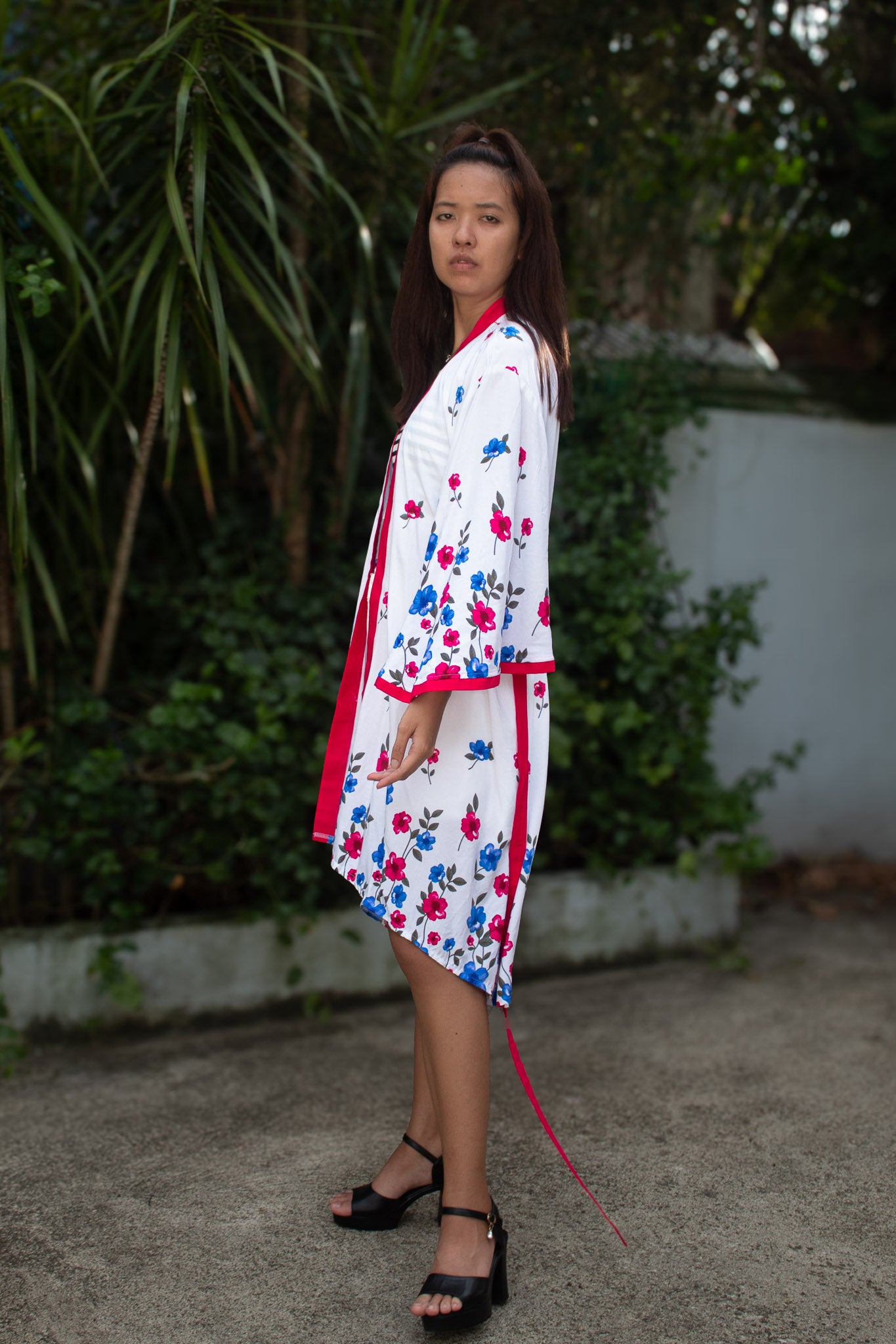 ✦ Bloomtrail Butterfly (Mid-Length) – White Cotton Kimono with Floral Motifs in Matching Accents and Butterfly Sleeves