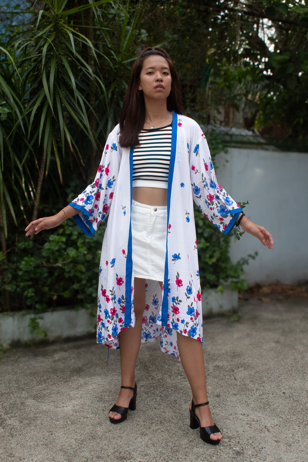 ✦ Bloomtrail Butterfly (Mid-Length) – White Cotton Kimono with Floral Motifs in Matching Accents and Butterfly Sleeves