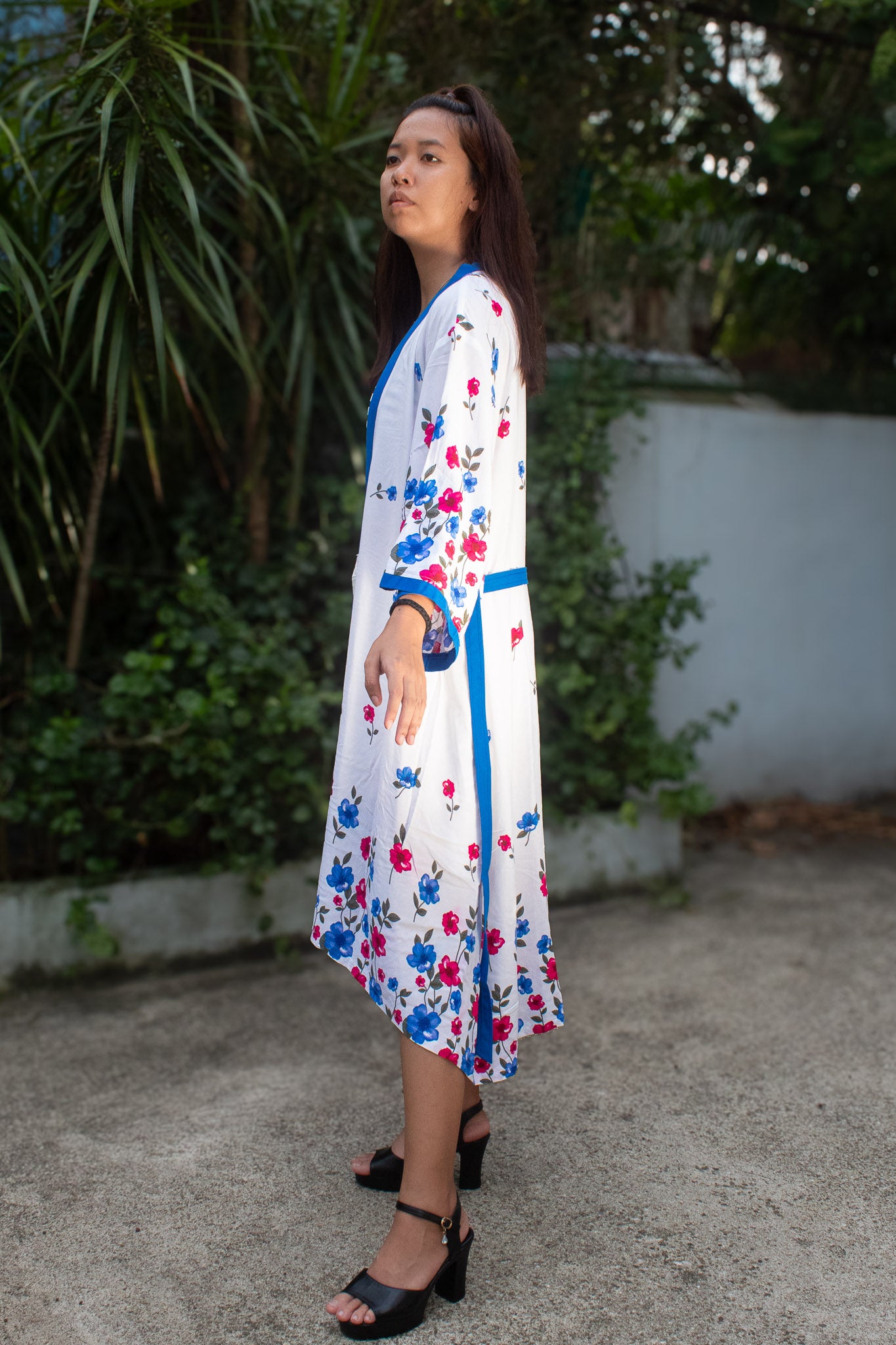 ✦ Bloomtrail Butterfly (Mid-Length) – White Cotton Kimono with Floral Motifs in Matching Accents and Butterfly Sleeves