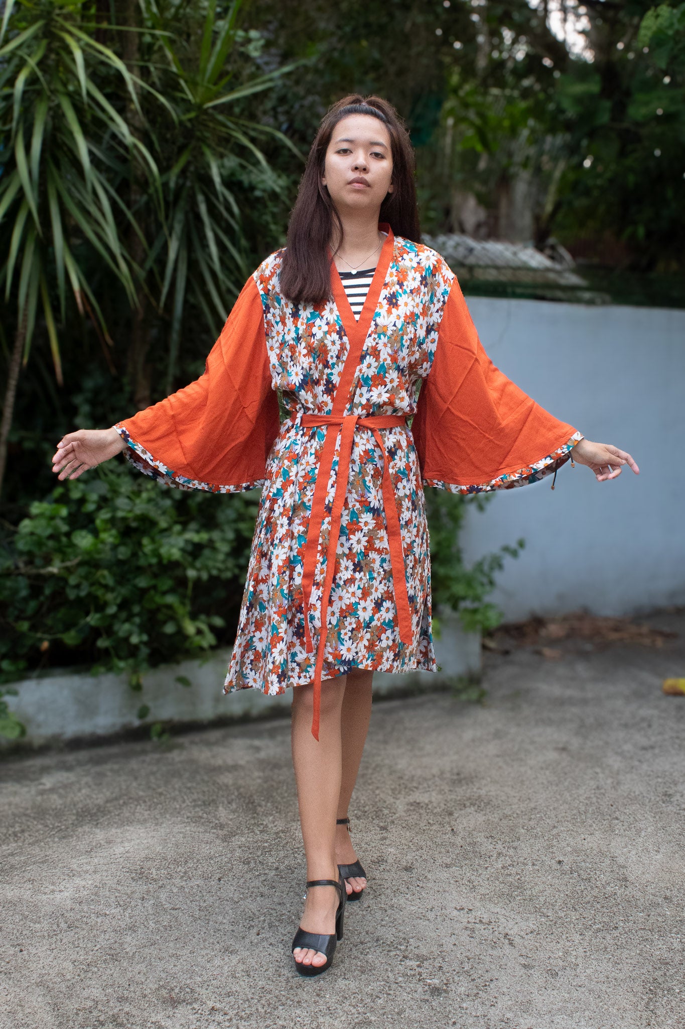 ✦ Field Light – Warm & Drapy Rust Kimono with Floral Print and Butterfly Sleeves
