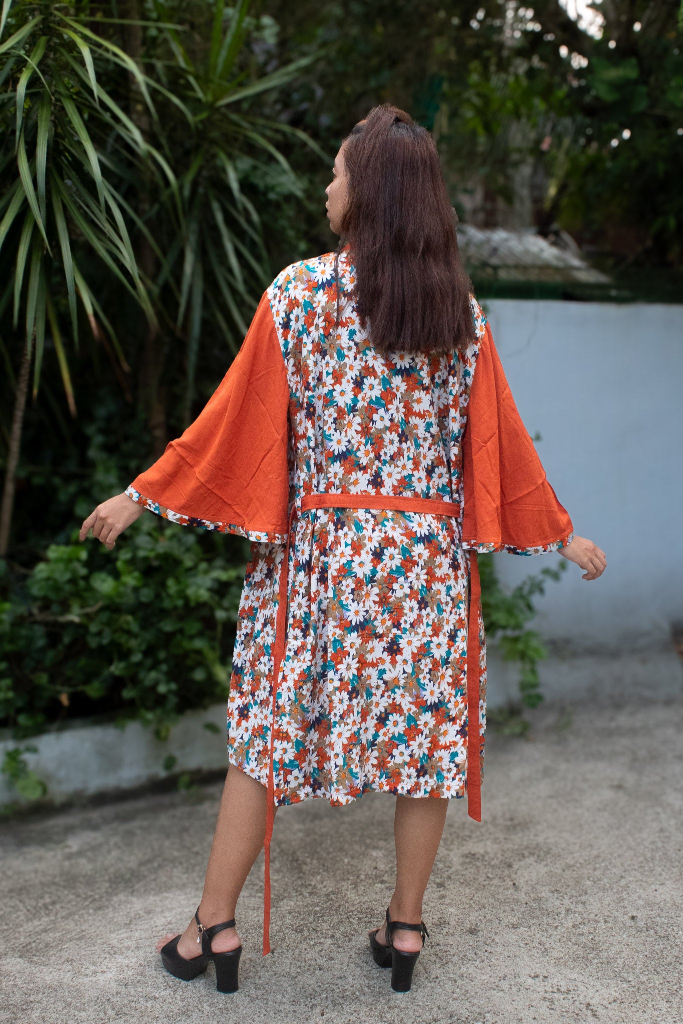 ✦ Field Light – Warm & Drapy Rust Kimono with Floral Print and Butterfly Sleeves