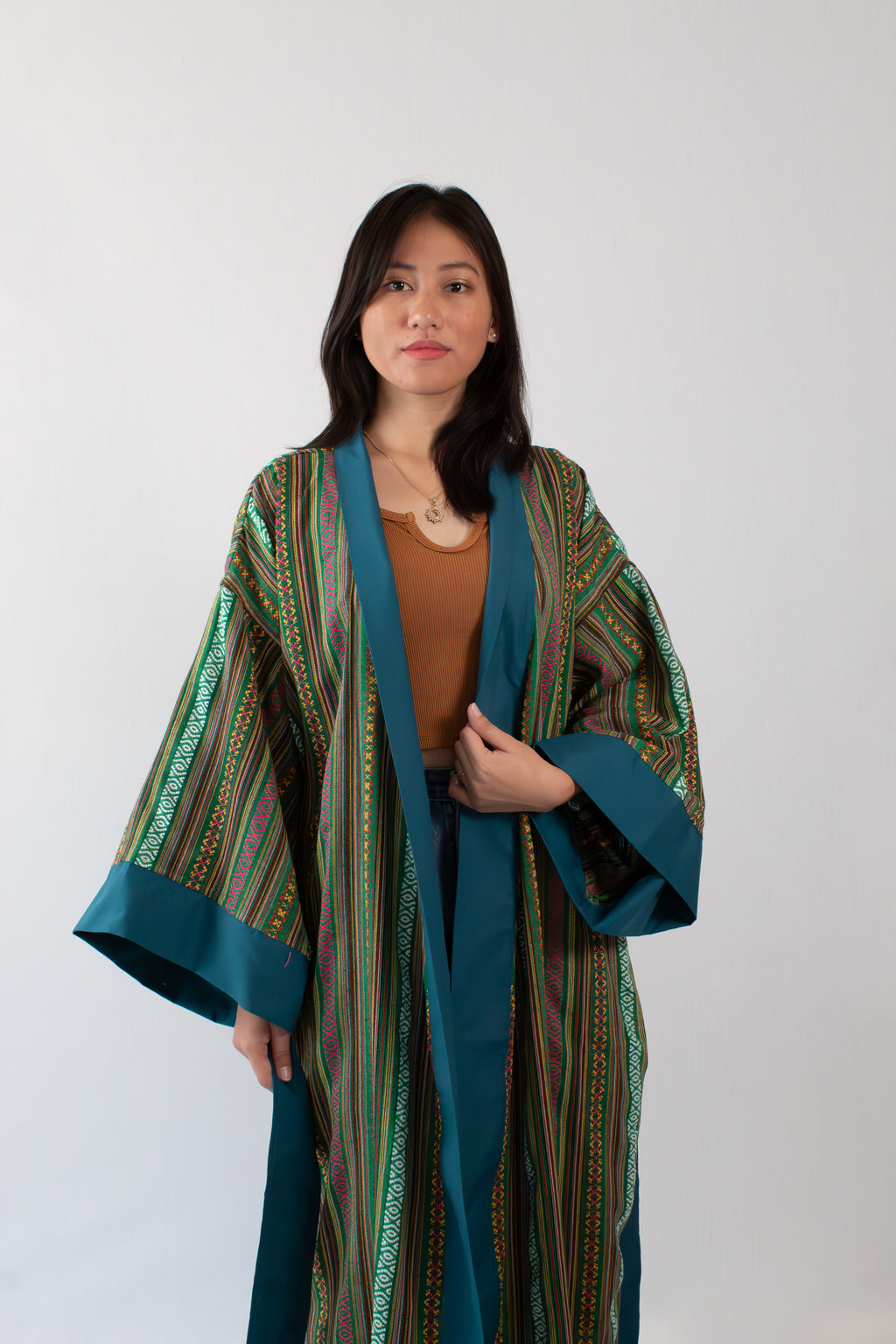 ✦ Ethnischer, grün gewebter Kimono – „Luntiang Living“