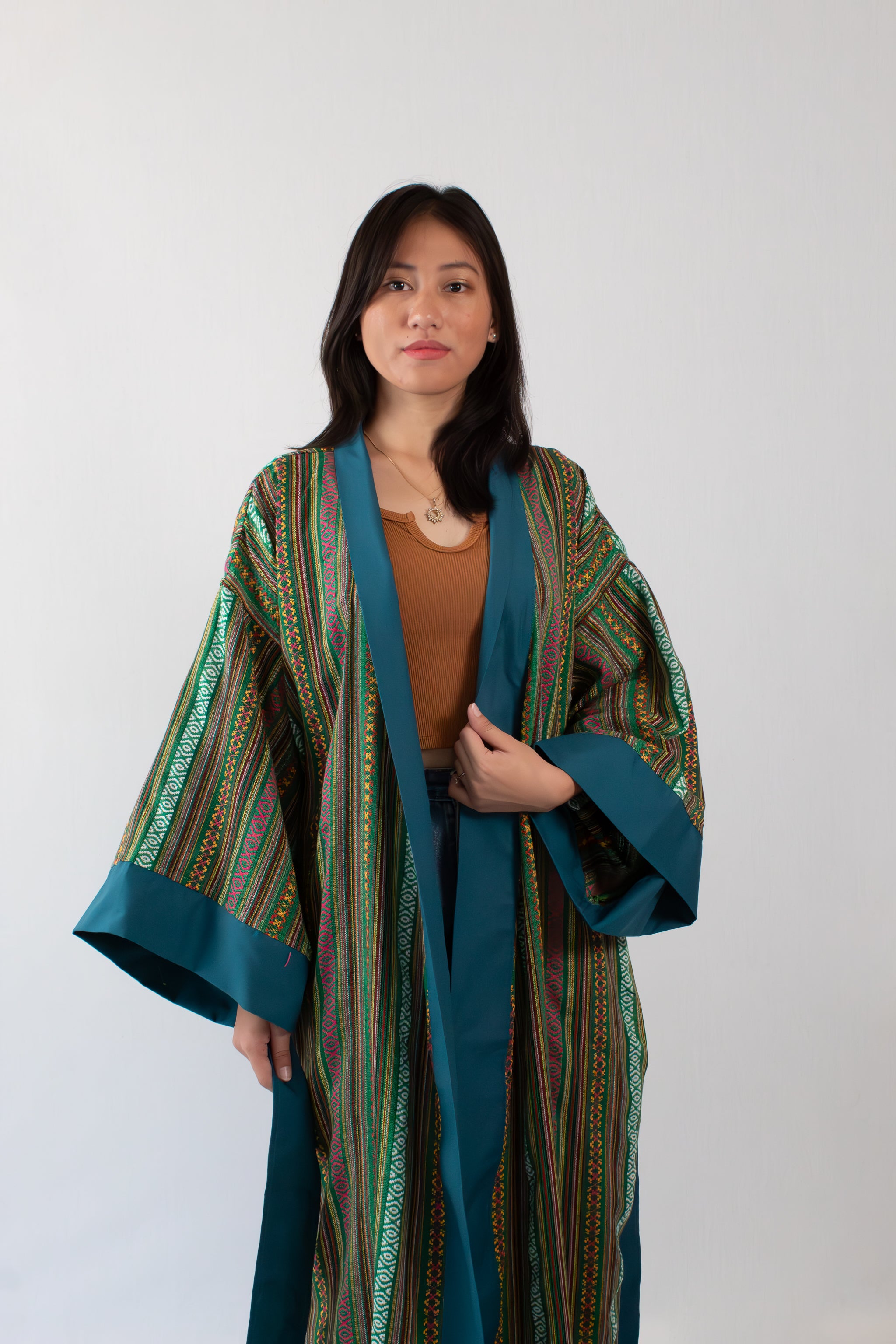 ✦ Ethnischer, grün gewebter Kimono – „Luntiang Living“