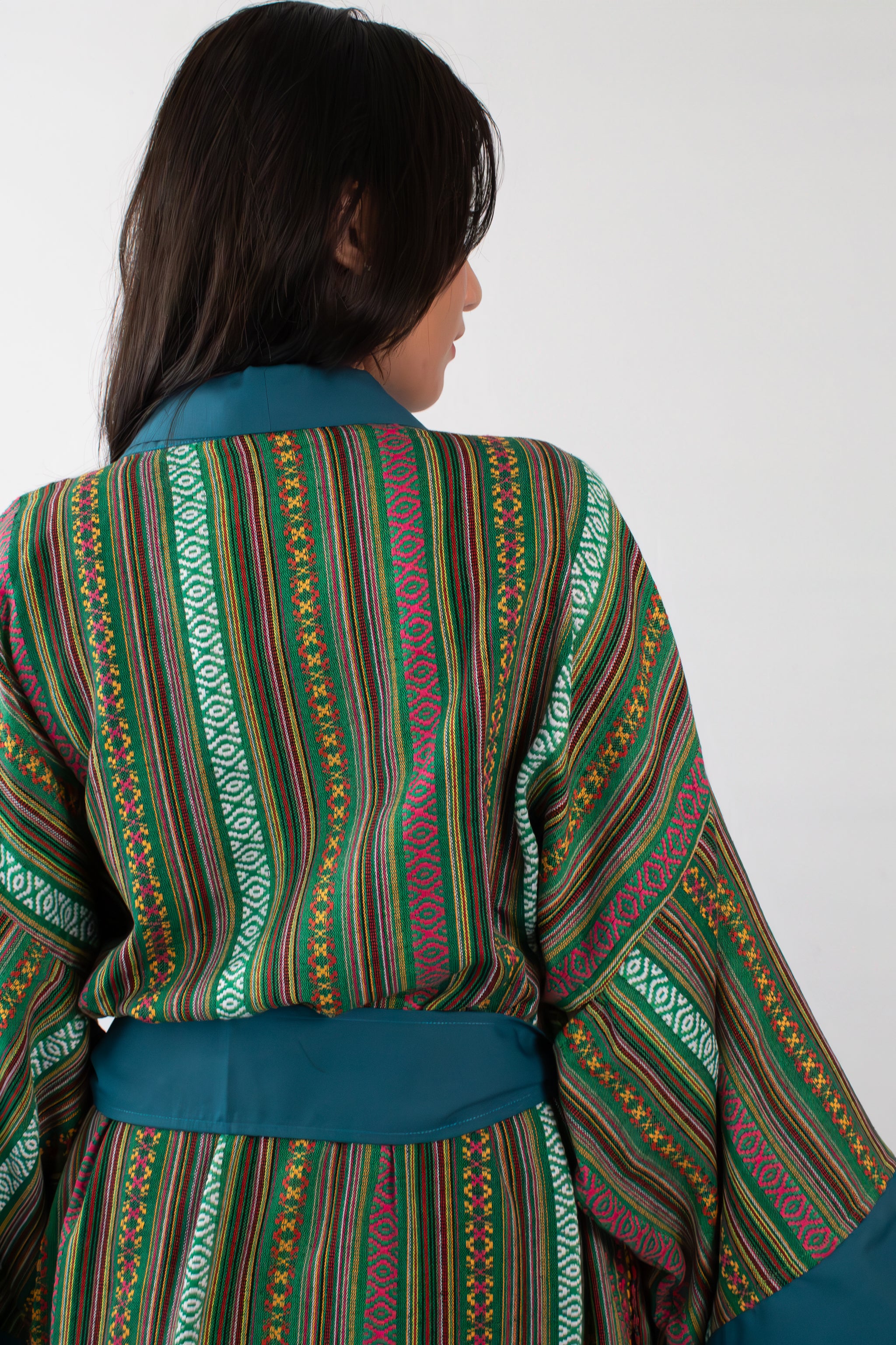 ✦ Ethnischer, grün gewebter Kimono – „Luntiang Living“