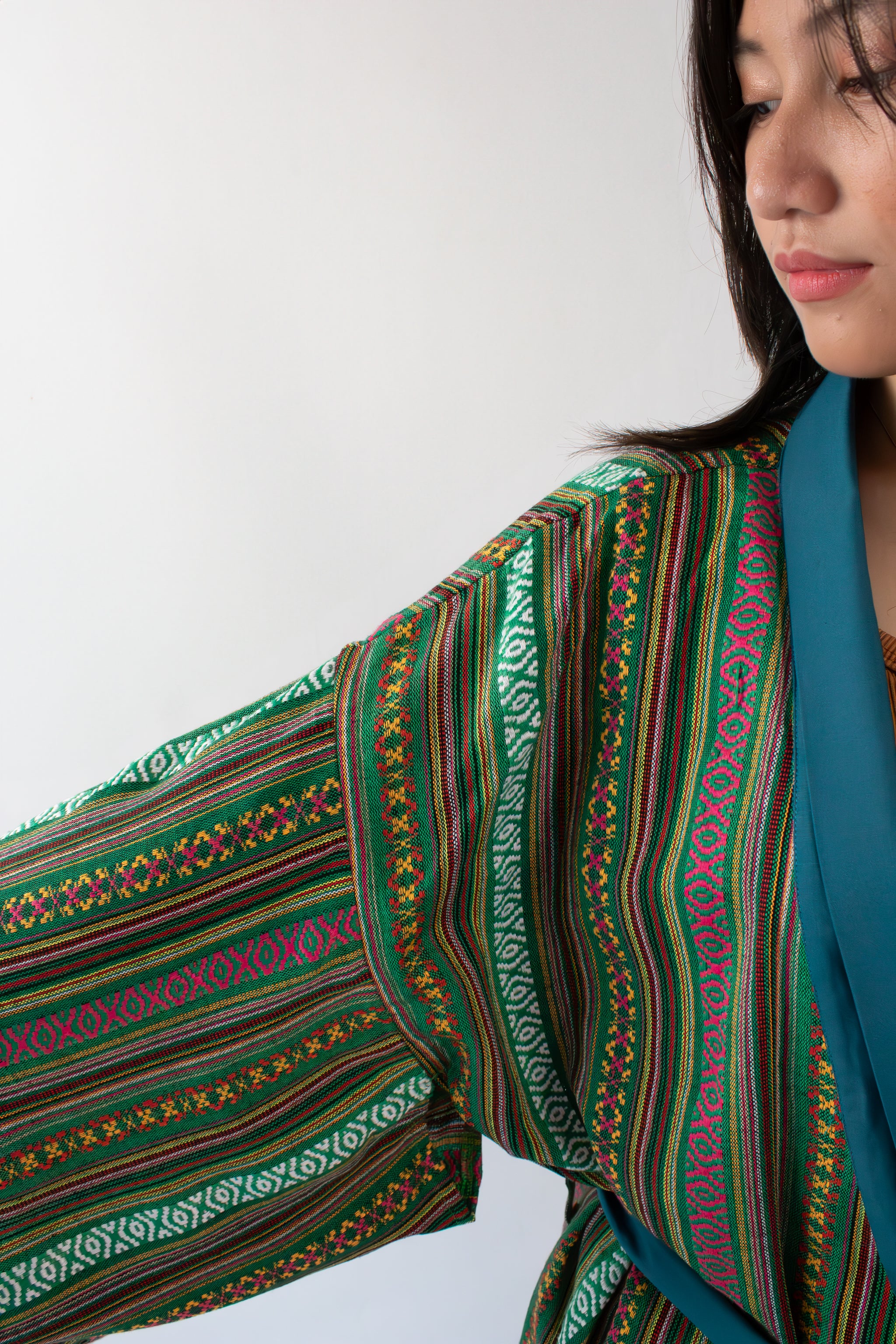 ✦ Ethnischer, grün gewebter Kimono – „Luntiang Living“