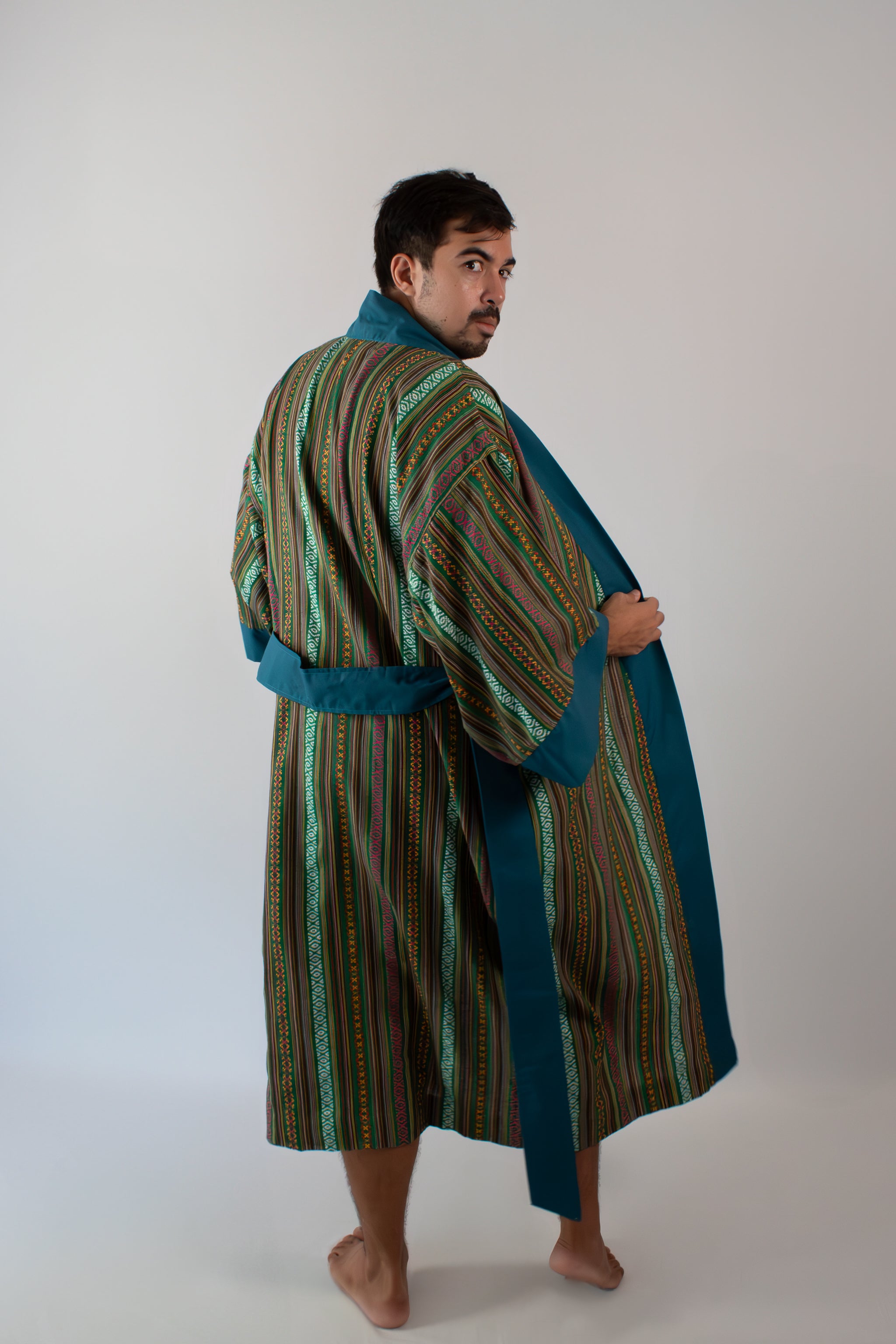 ✦ Ethnischer, grün gewebter Kimono – „Luntiang Living“