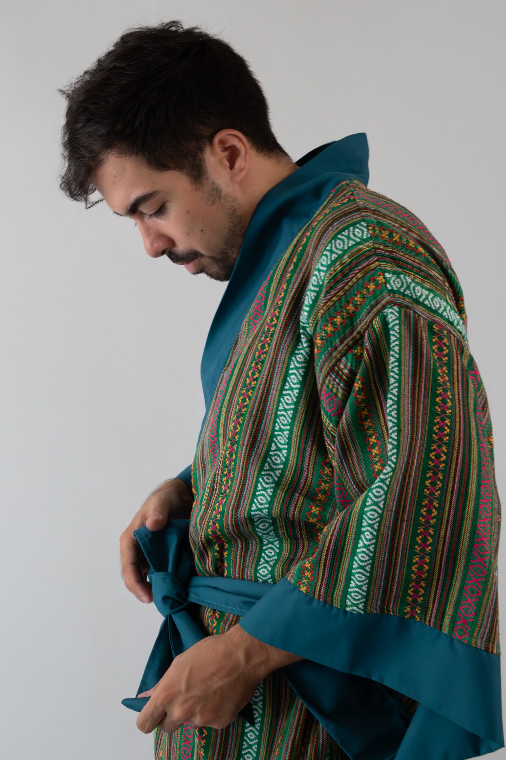 ✦ Ethnischer, grün gewebter Kimono – „Luntiang Living“