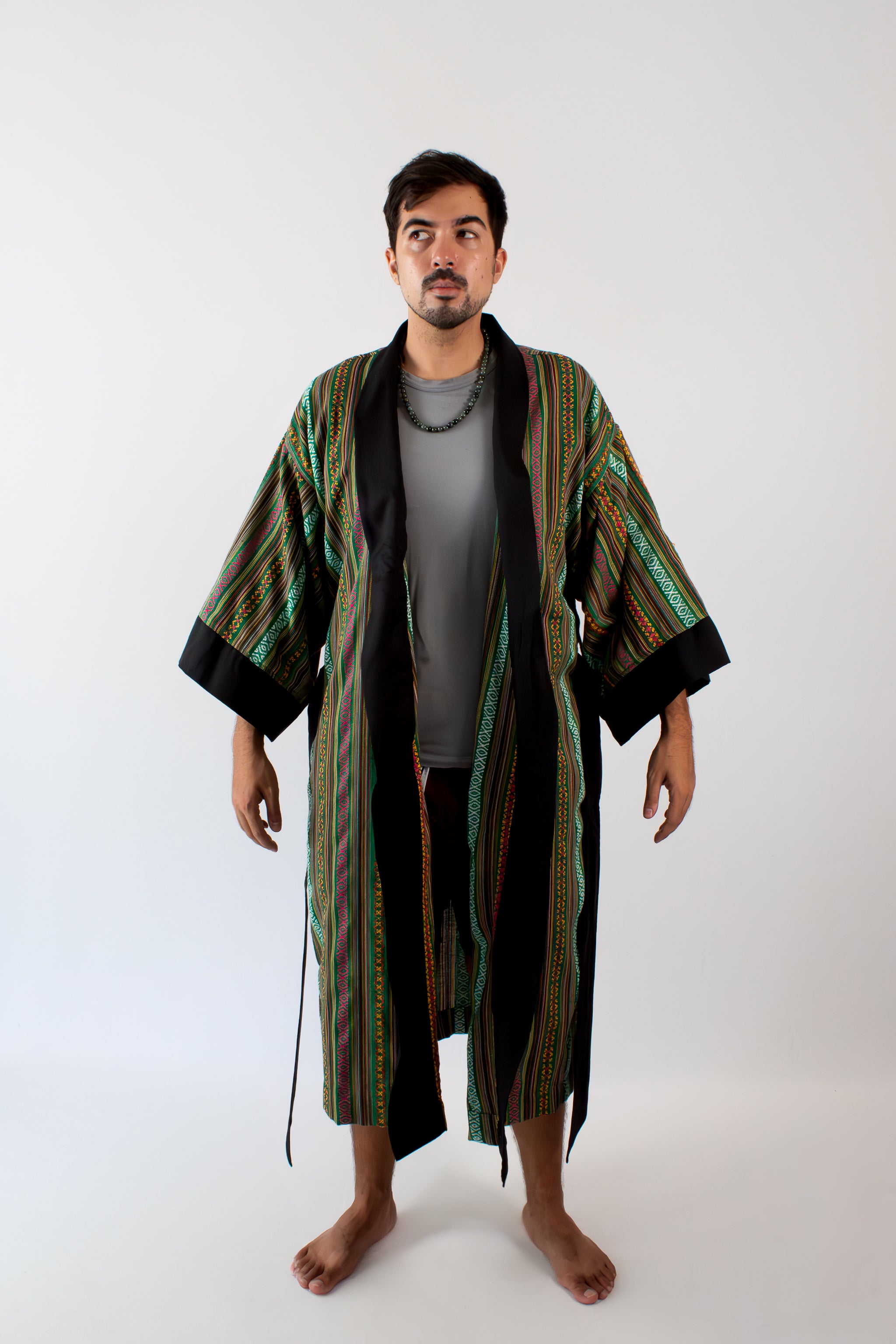 ✦ Ethnischer, grün gewebter Kimono – „Luntiang Living“