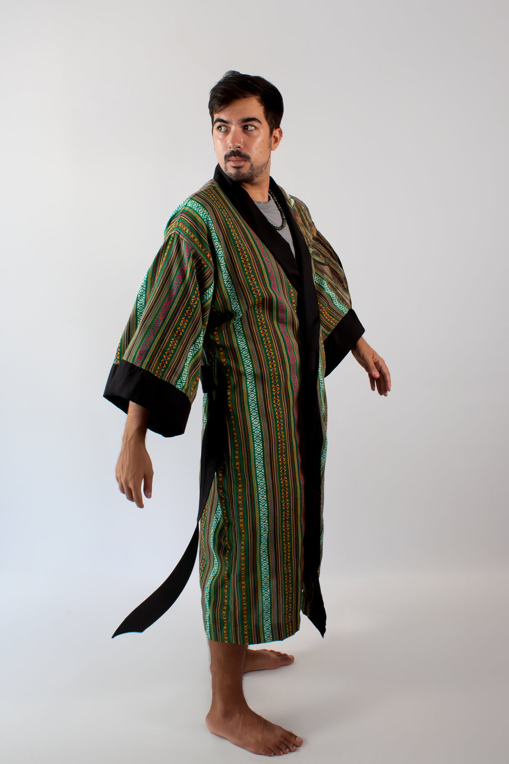 ✦ Ethnischer, grün gewebter Kimono – „Luntiang Living“