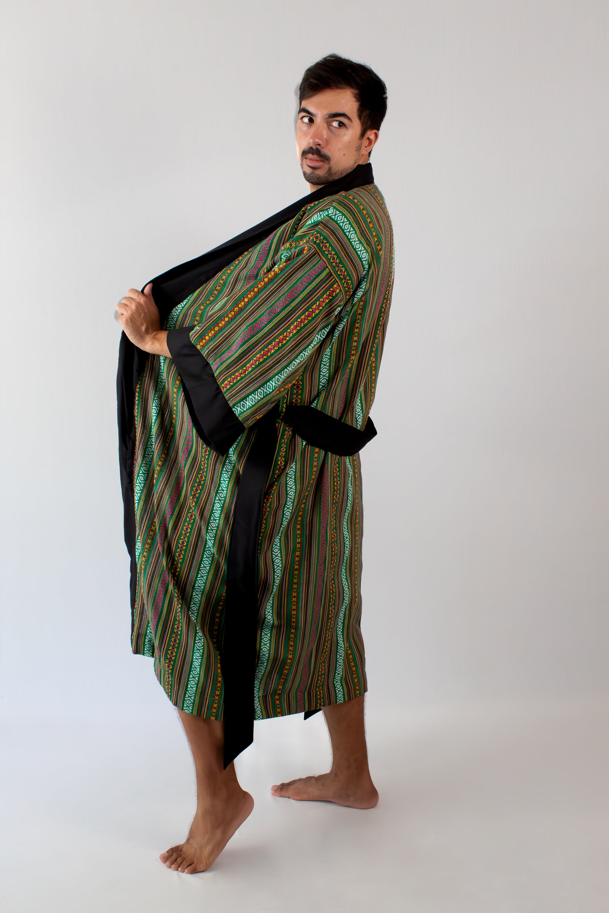✦ Ethnischer, grün gewebter Kimono – „Luntiang Living“