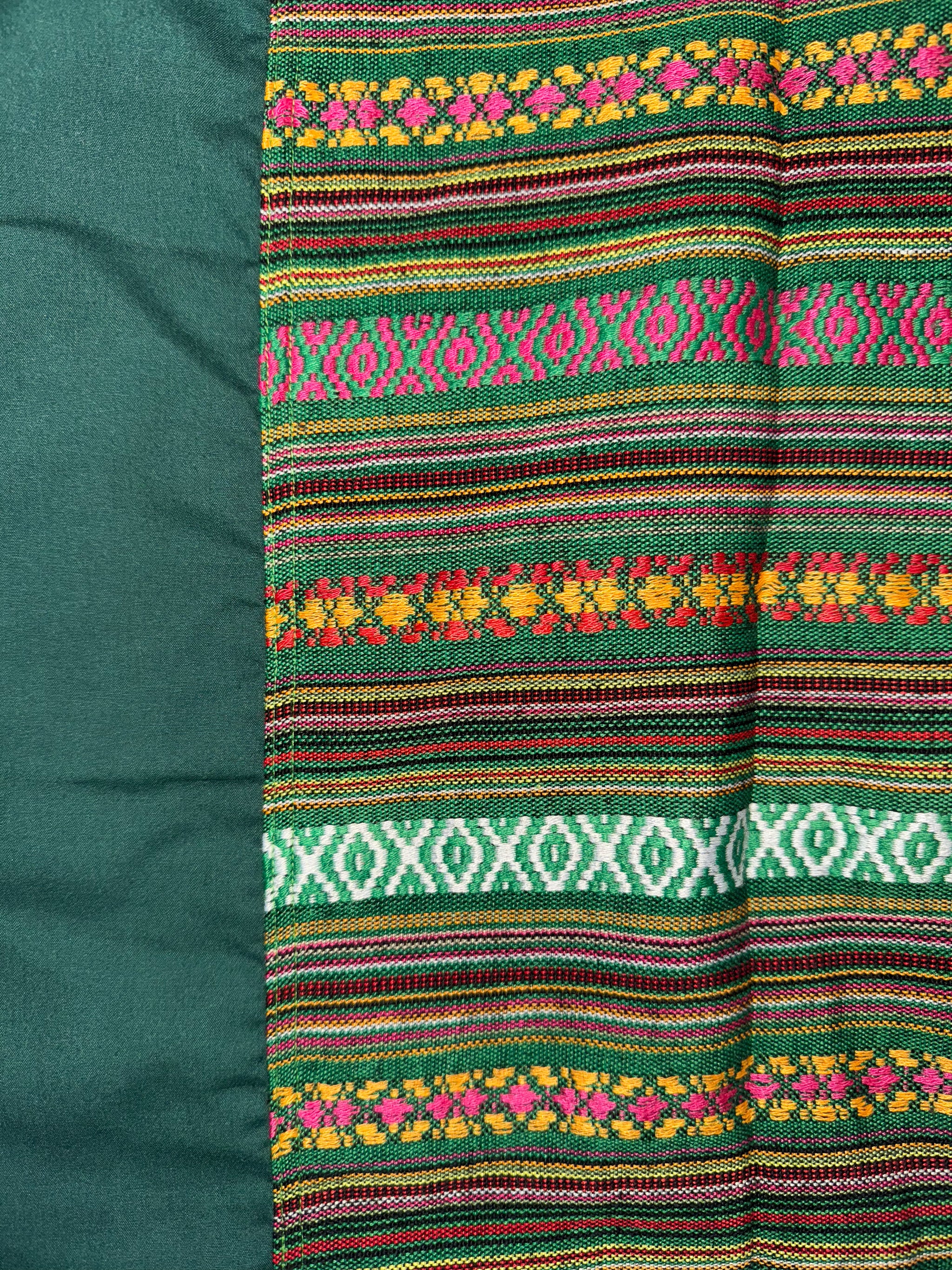 ✦ Ethnischer, grün gewebter Kimono – „Luntiang Living“