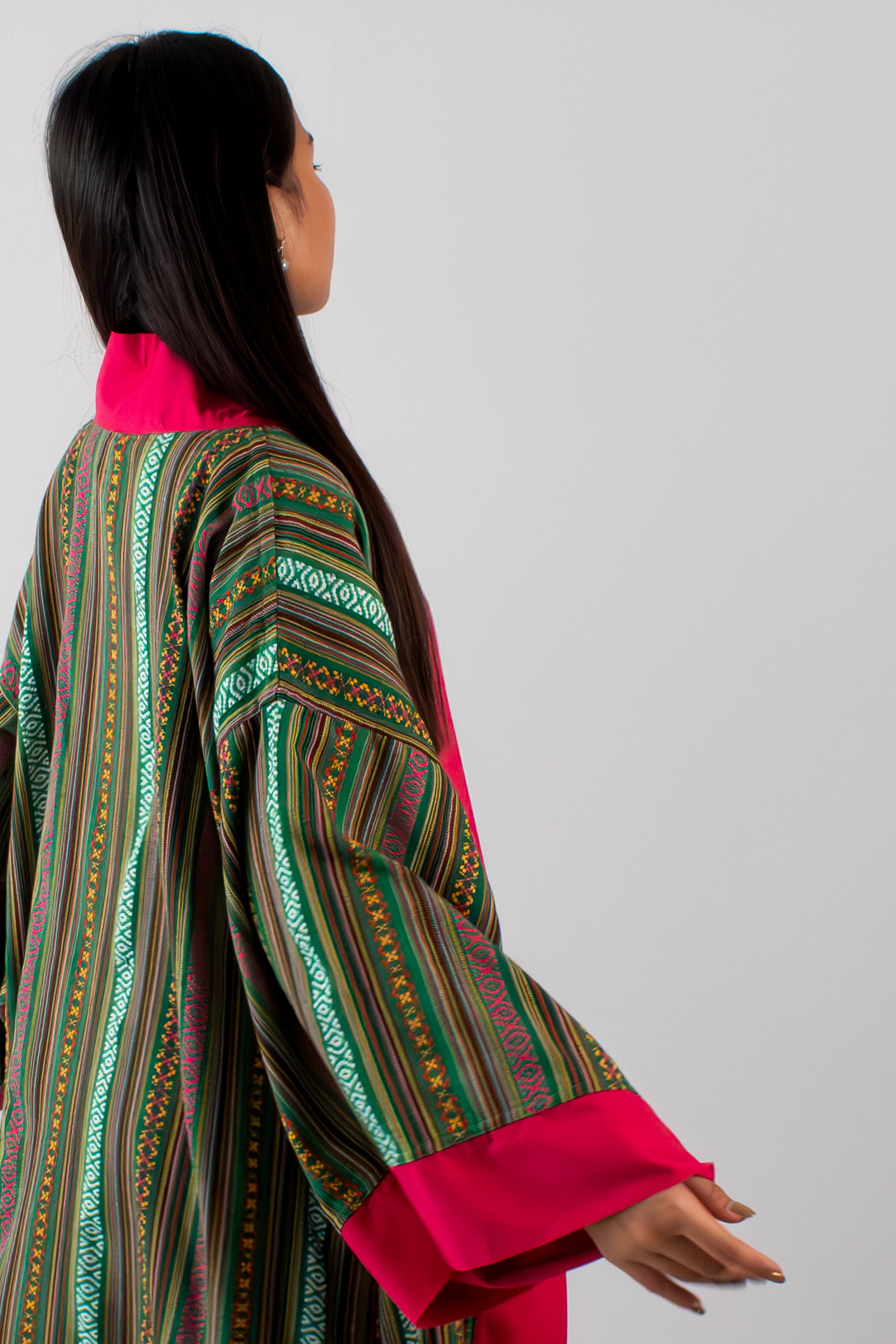 ✦ Ethnischer, grün gewebter Kimono – „Luntiang Living“
