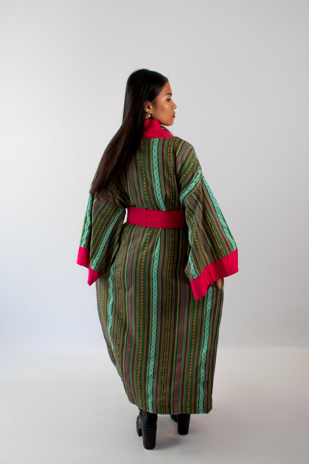 ✦ Ethnischer, grün gewebter Kimono – „Luntiang Living“