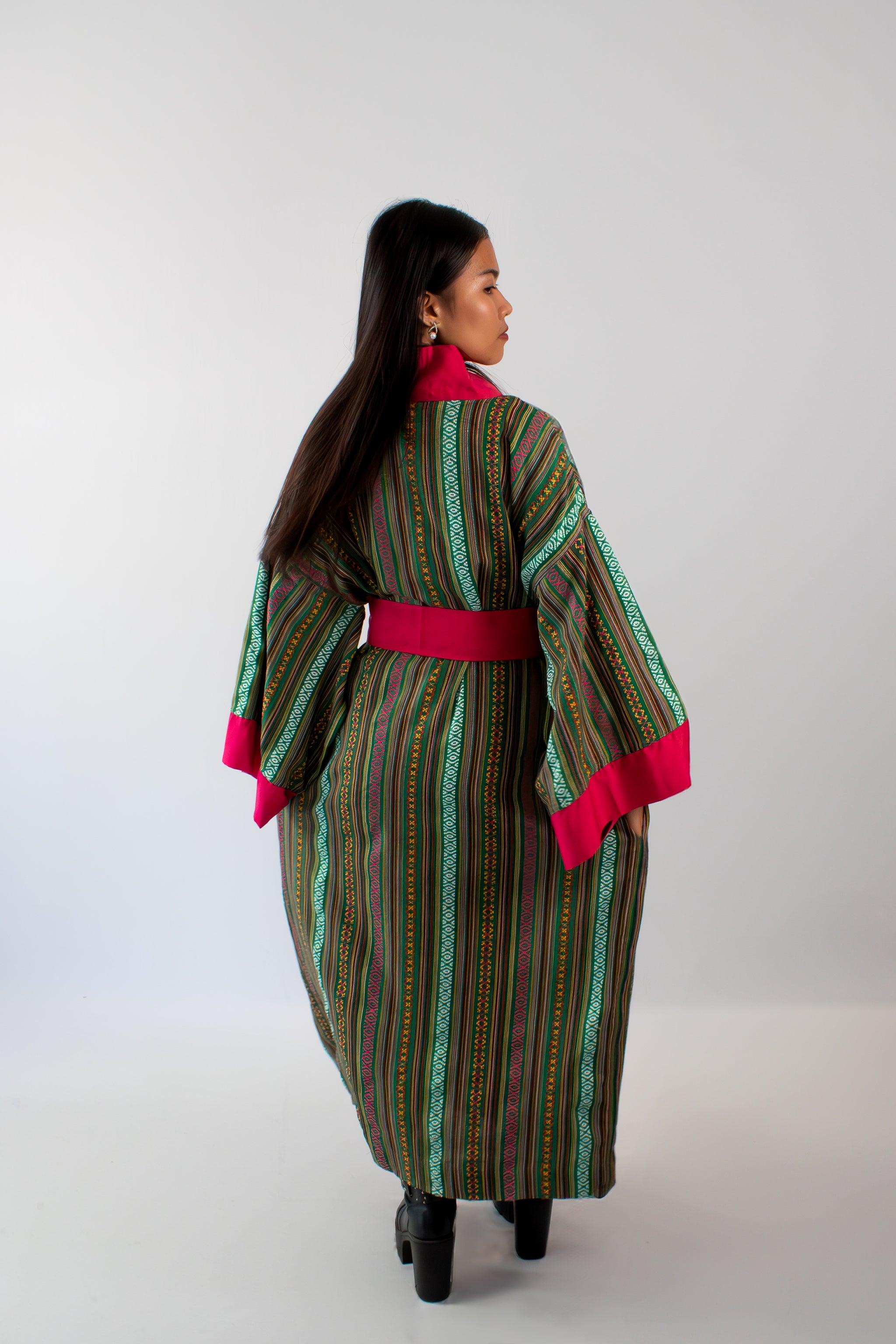 ✦ Ethnischer, grün gewebter Kimono – „Luntiang Living“