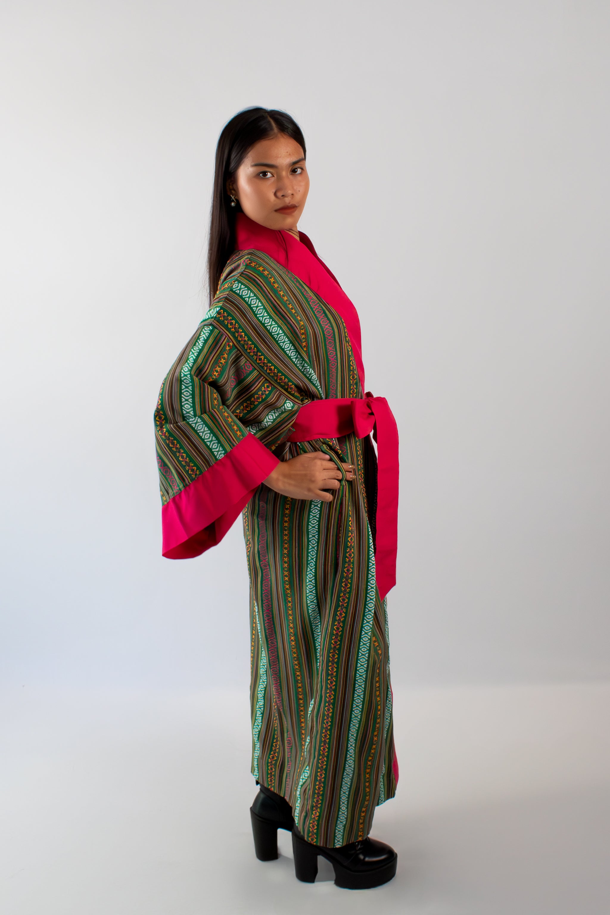 ✦ Ethnischer, grün gewebter Kimono – „Luntiang Living“
