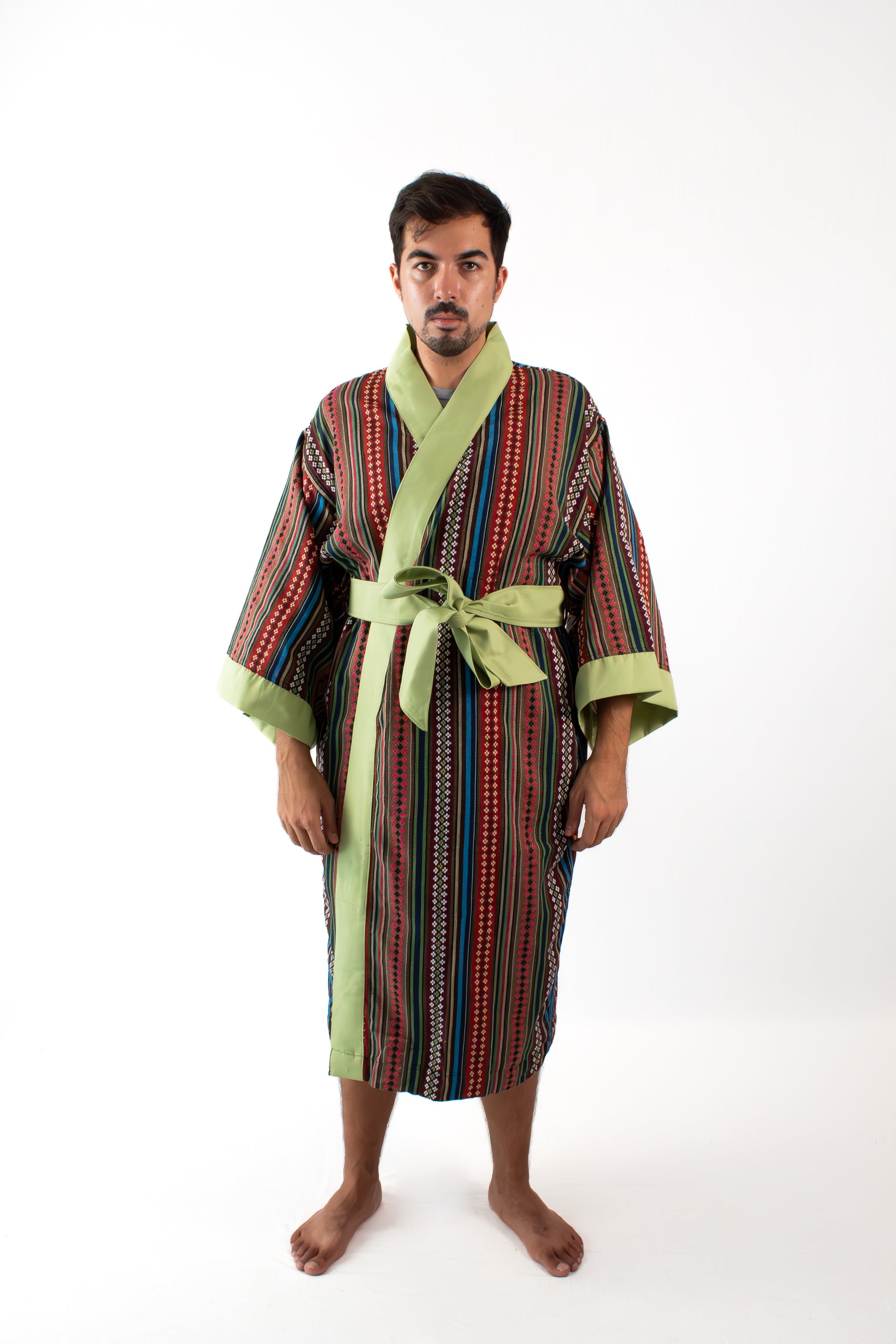 ✦ Quiapo-Wandbild – Philippinischer ethnischer Kimono mit lebendigem gewebtem Kreuzmuster