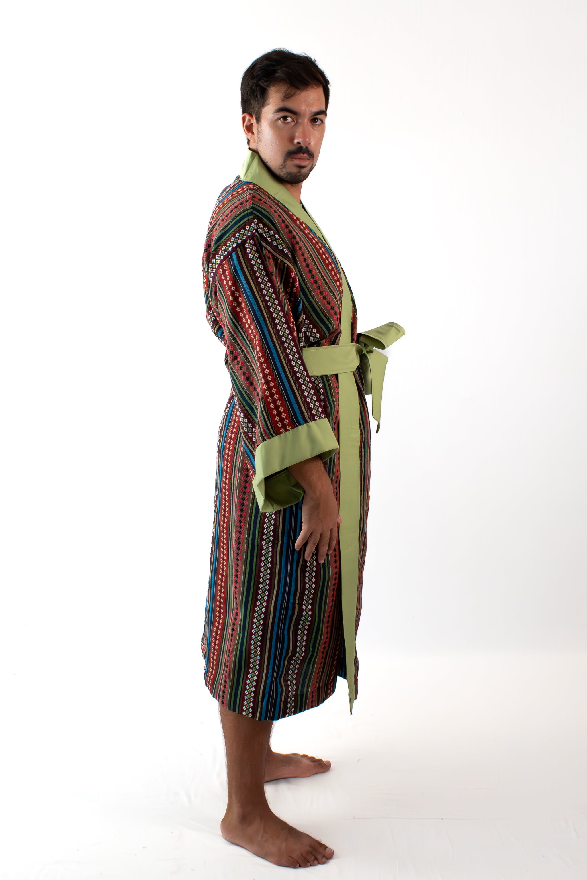 ✦ Quiapo-Wandbild – Philippinischer ethnischer Kimono mit lebendigem gewebtem Kreuzmuster