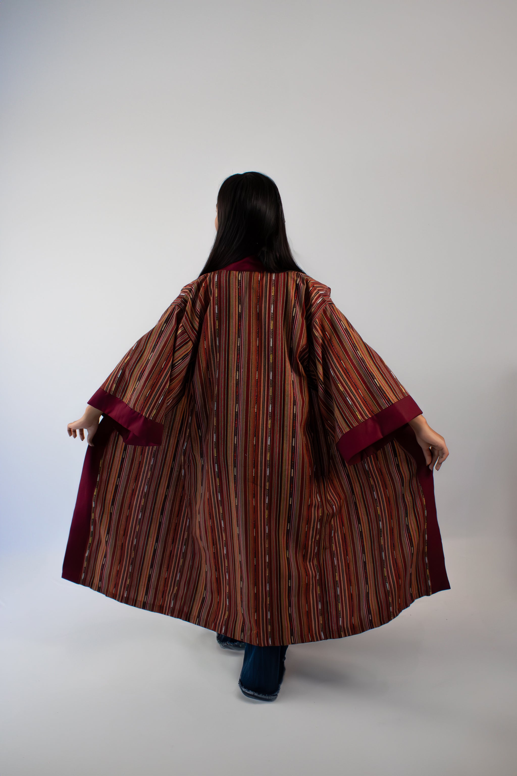 ✦ Ethno-gestreifter Kimono – „Daan Maroon“
