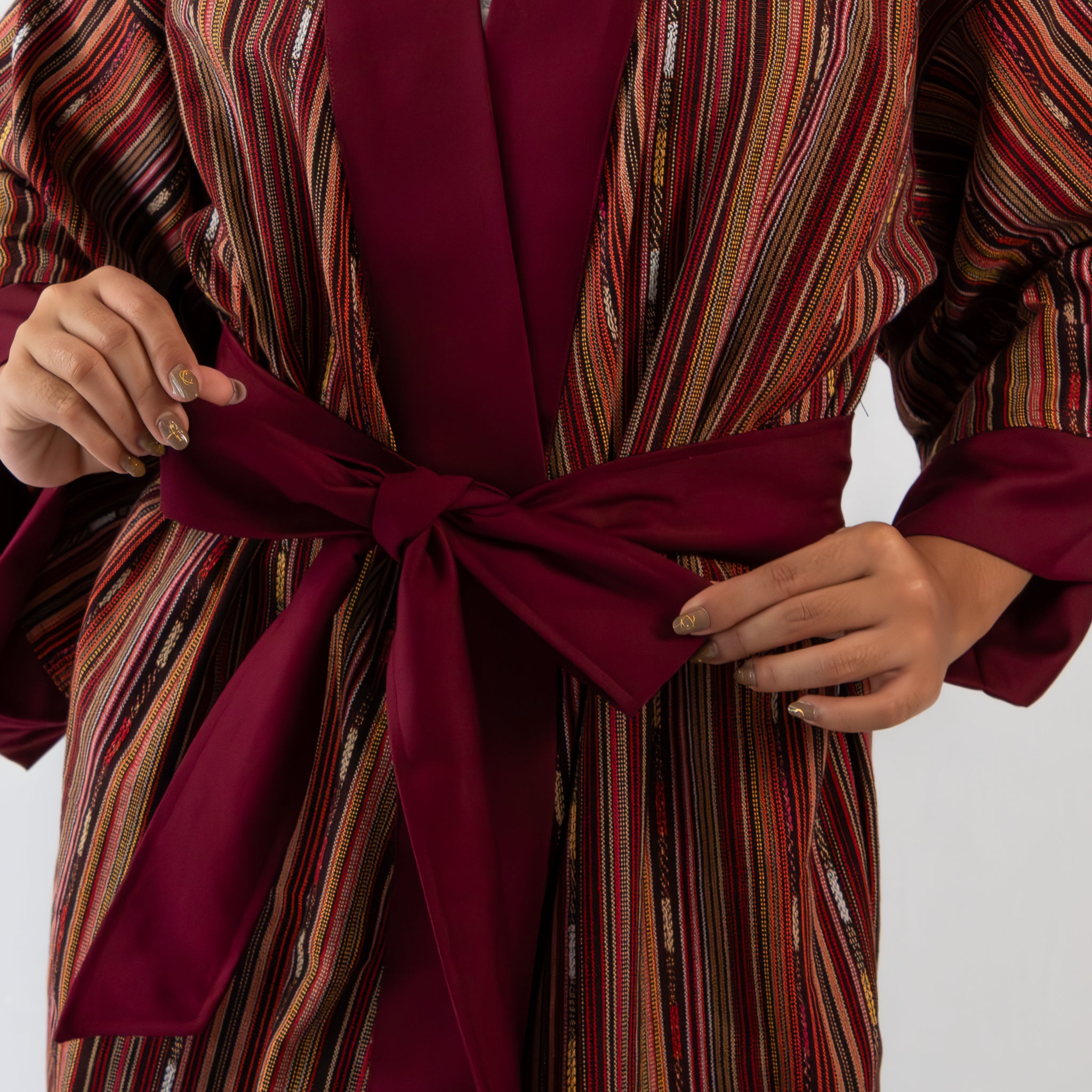 ✦ Ethno-gestreifter Kimono – „Daan Maroon“