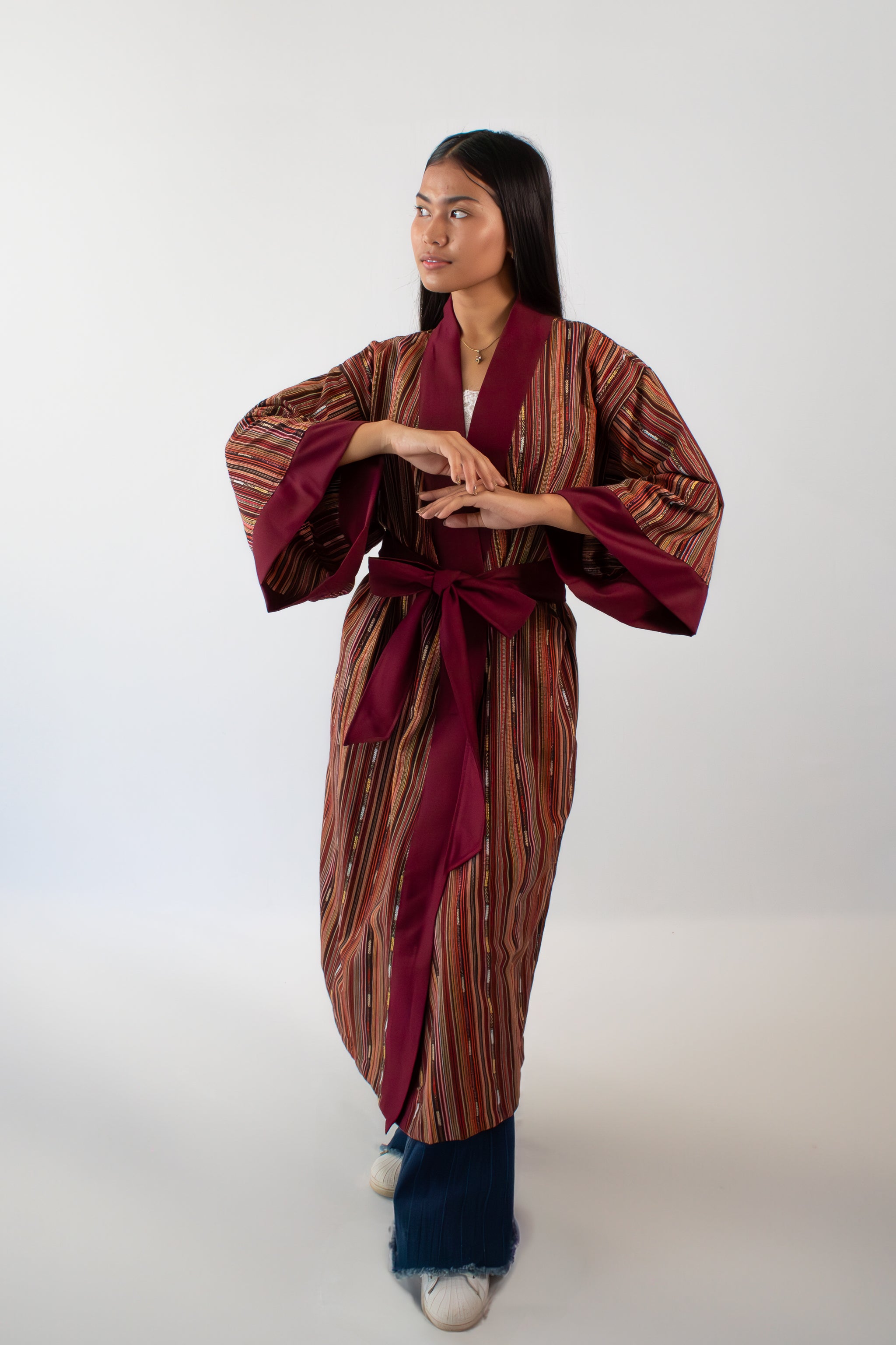 ✦ Ethno-gestreifter Kimono – „Daan Maroon“