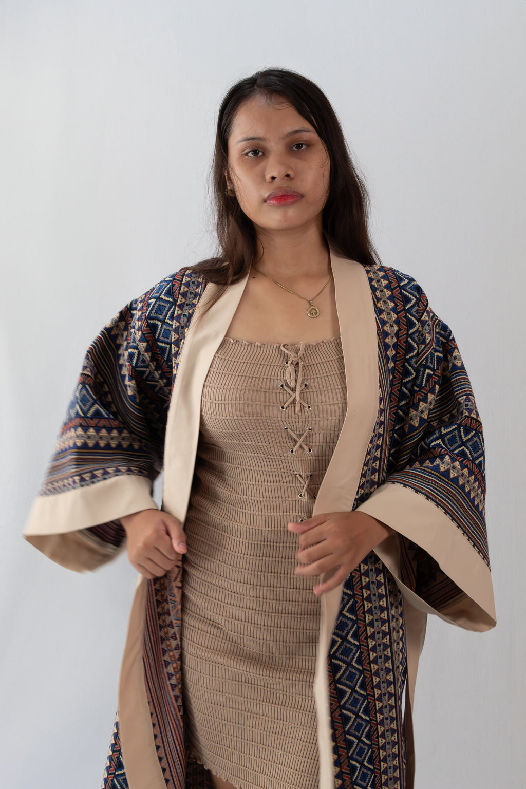 ✦ Ethnischer blauer gewebter Kimono – „Bughaw Bundok“