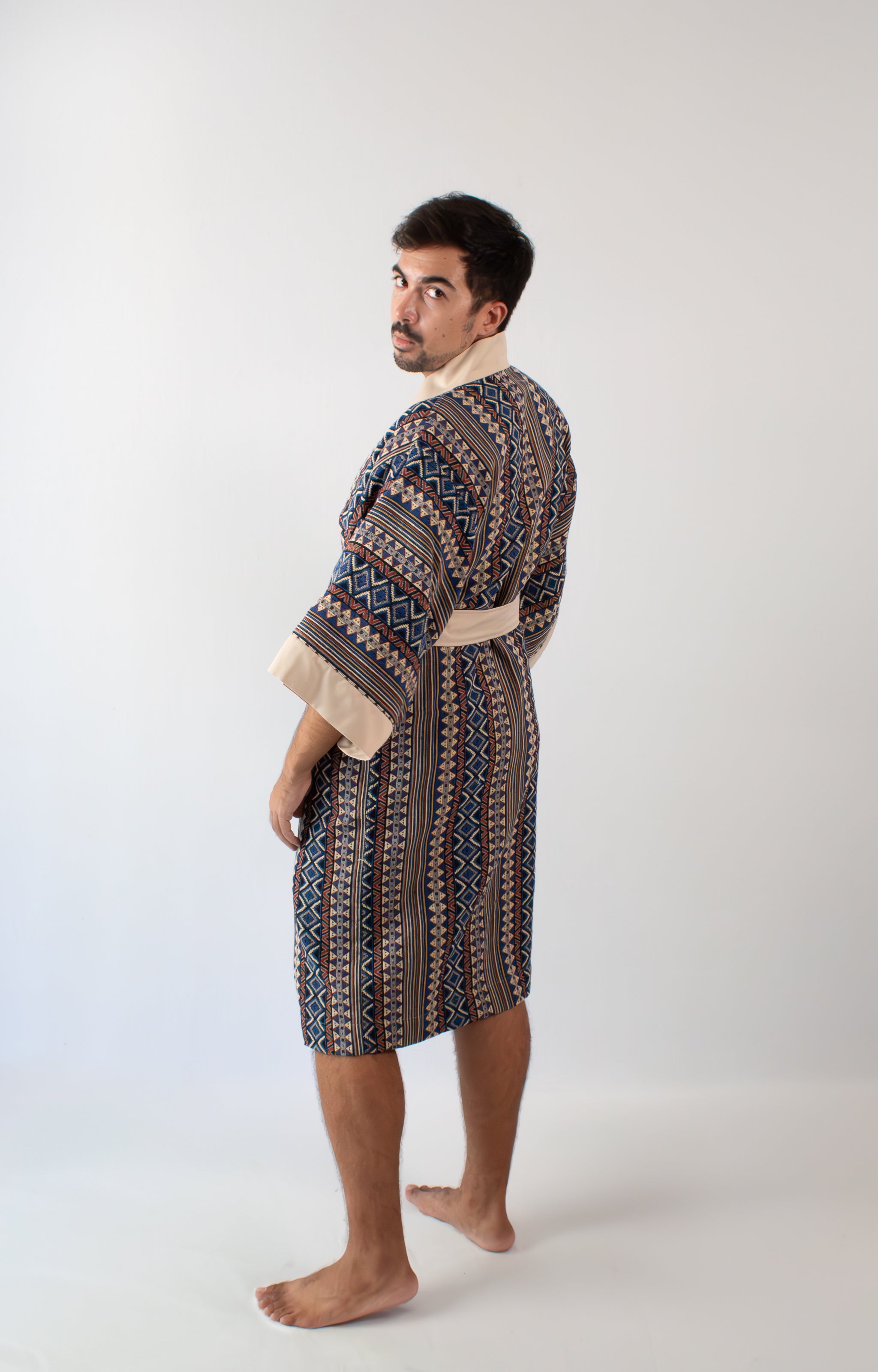 ✦ Ethnischer blauer gewebter Kimono – „Bughaw Bundok“