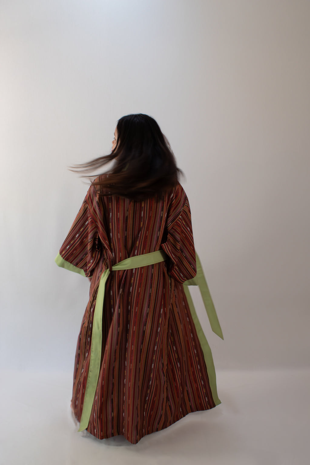 ✦ Ethno-gestreifter Kimono – „Daan Maroon“