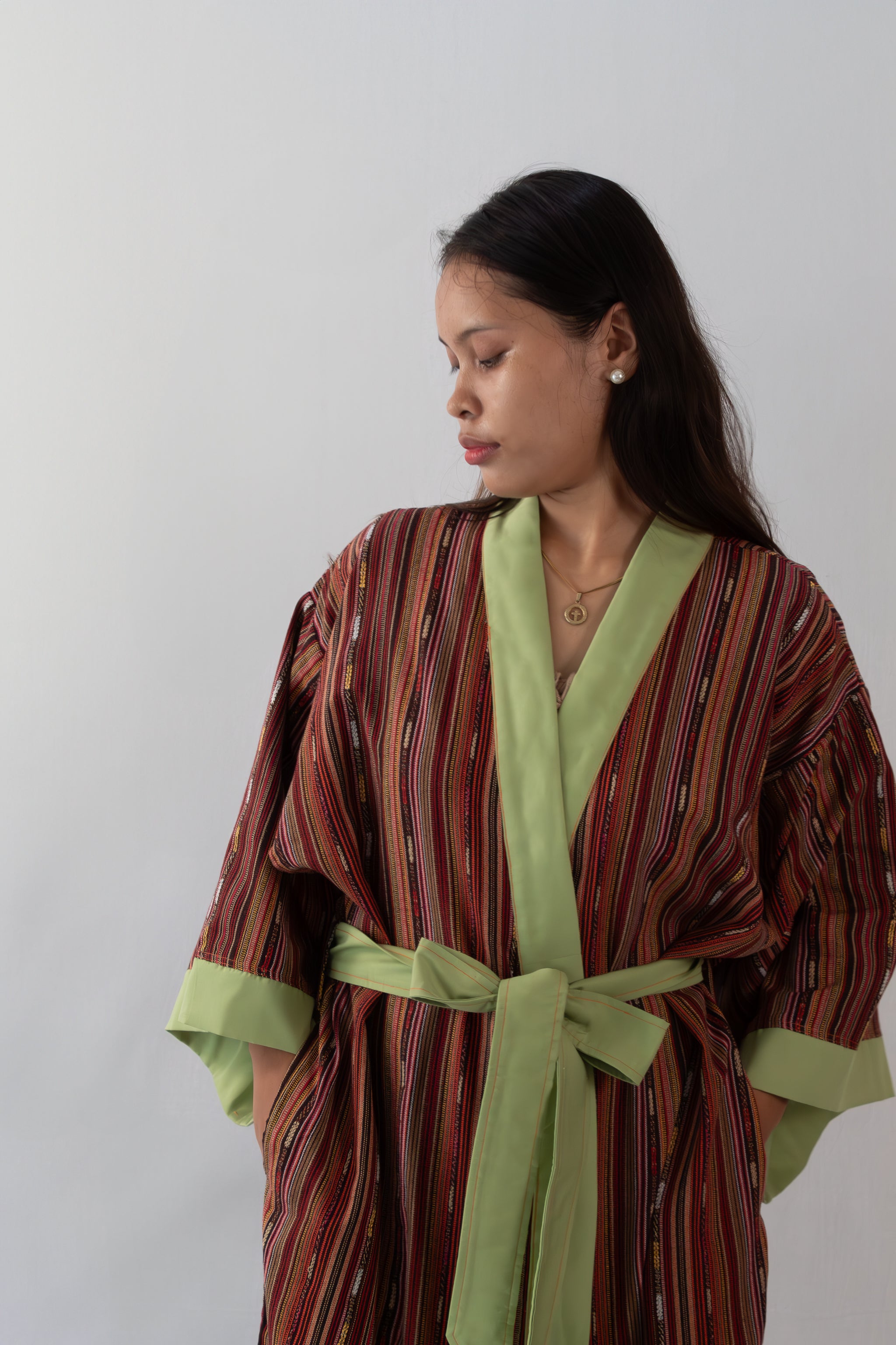 ✦ Ethno-gestreifter Kimono – „Daan Maroon“