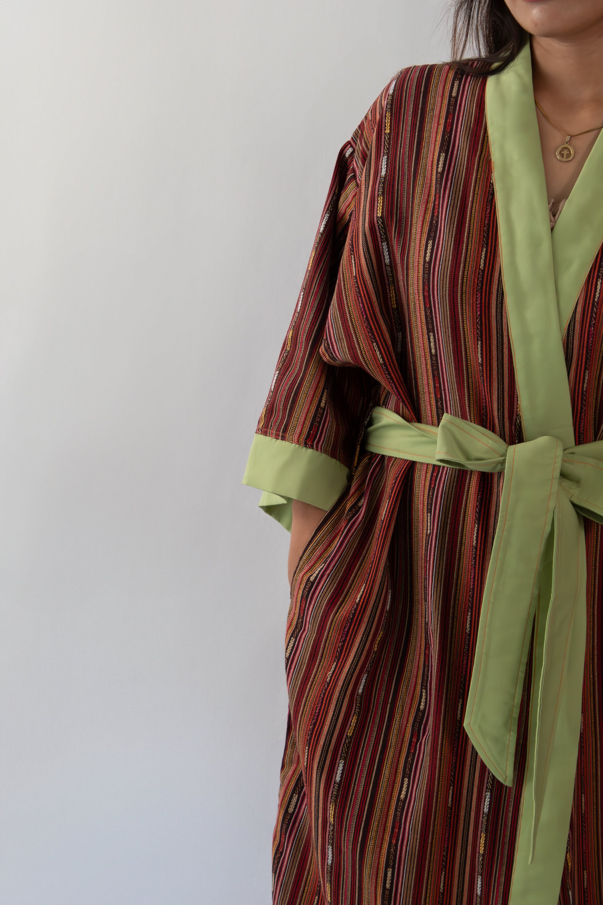 ✦ Ethno-gestreifter Kimono – „Daan Maroon“